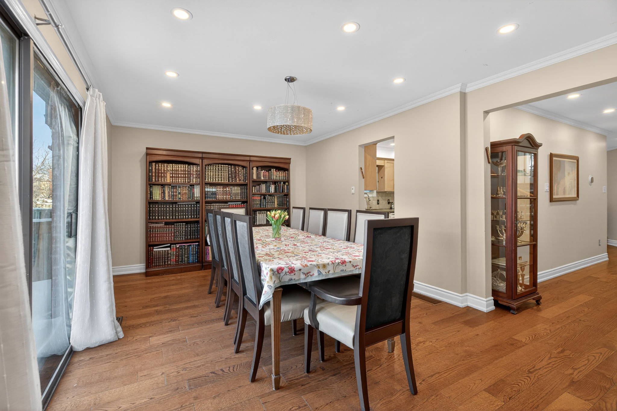 150 N Meadow Crescent Vaughan, ON L4J 3C5
