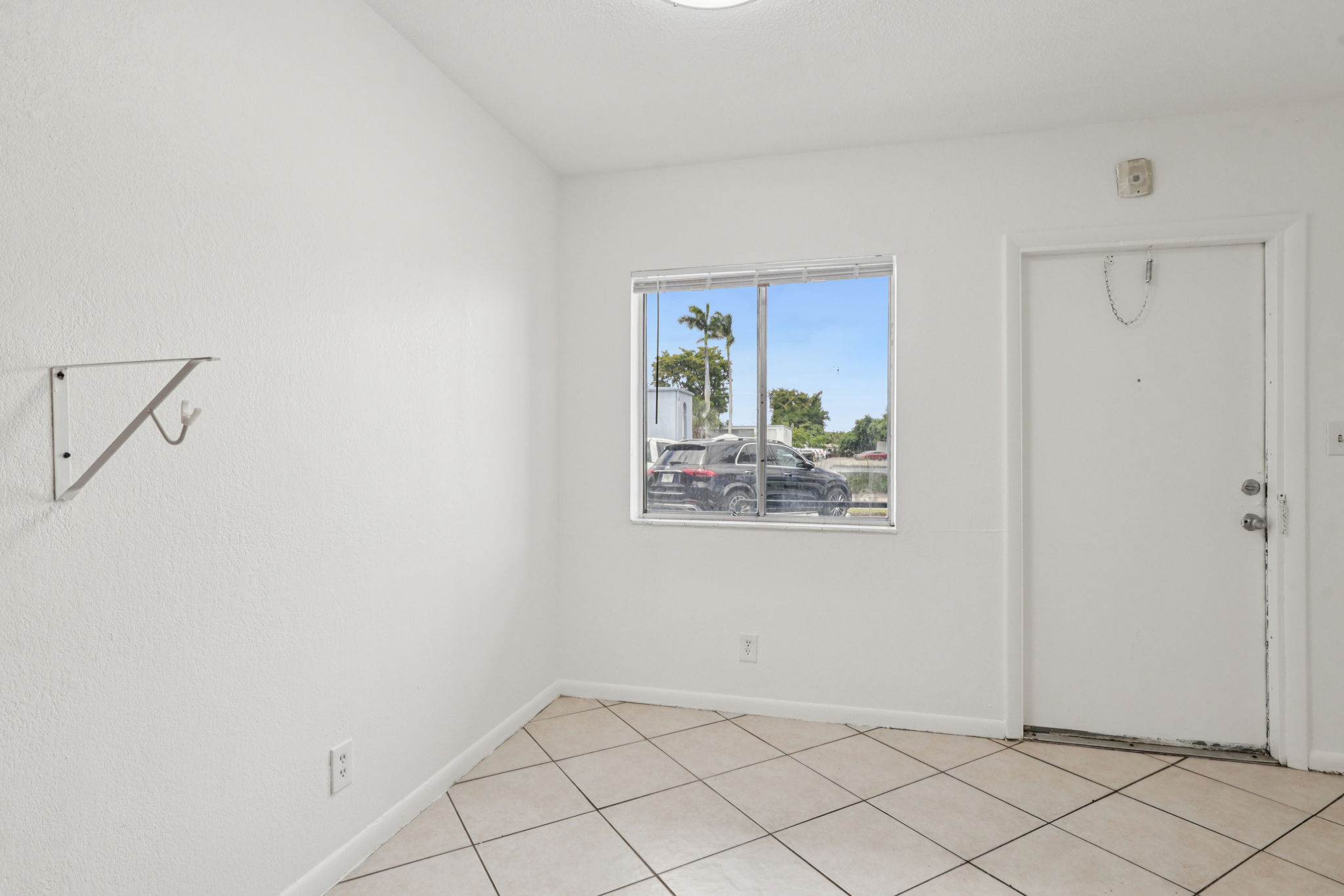 NE 38th St-Apt 7-S1704-003