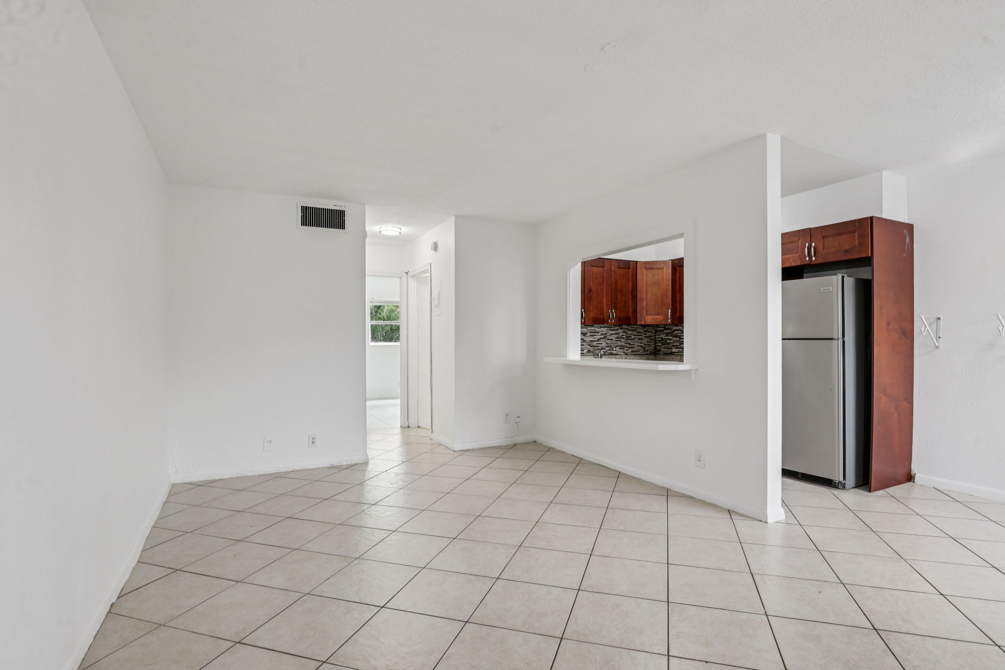 NE 38th St-Apt 7-S1704-009
