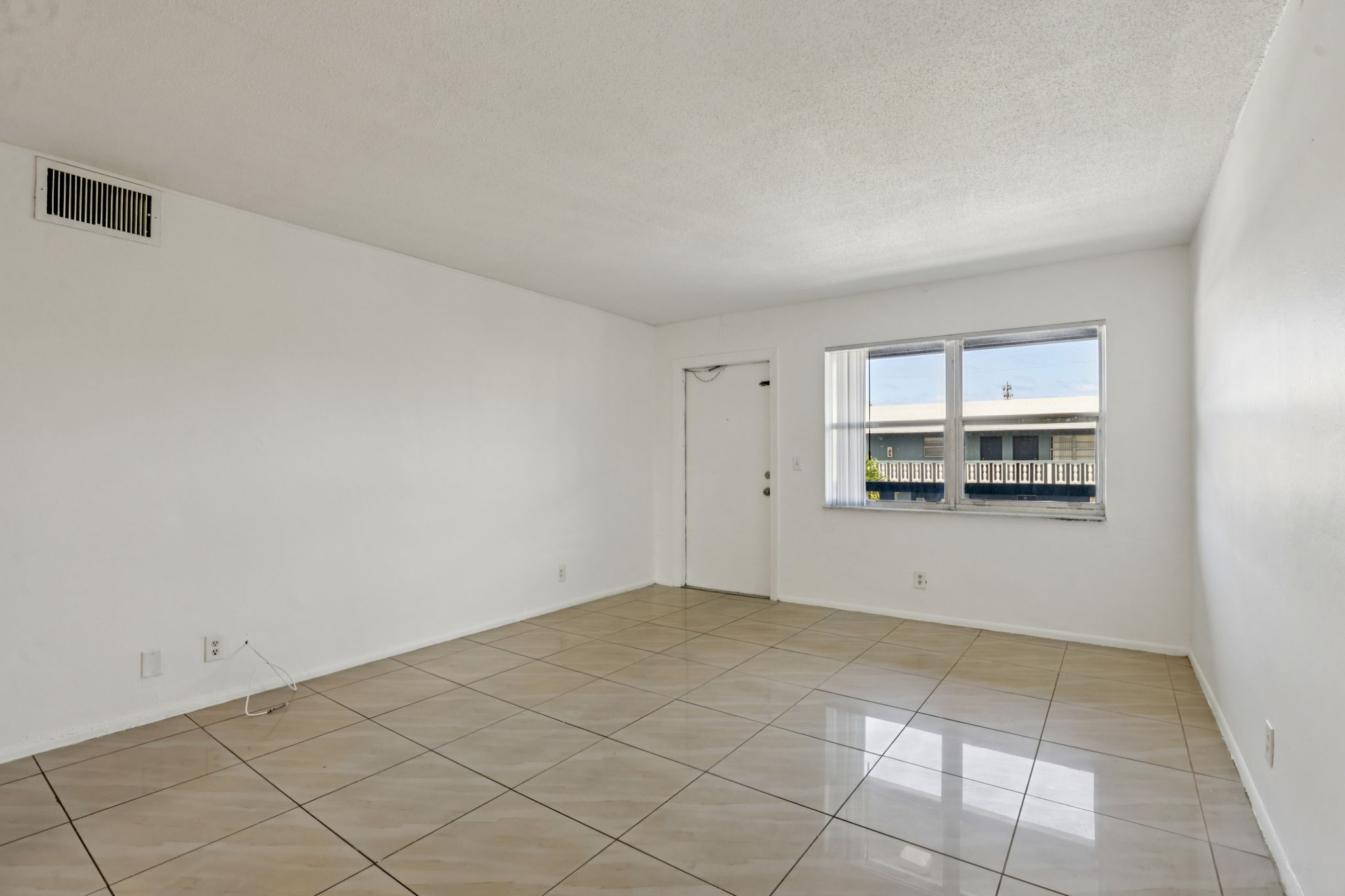 NE 38th St-Apt 14-S1704-007
