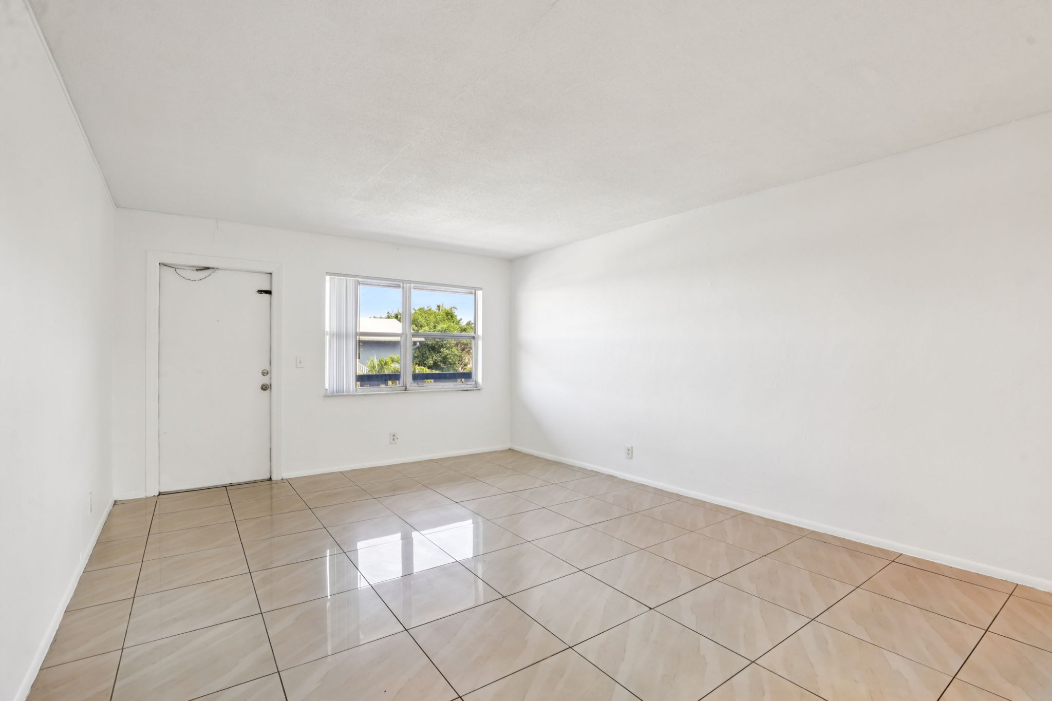 NE 38th St-Apt 14-S1704-009
