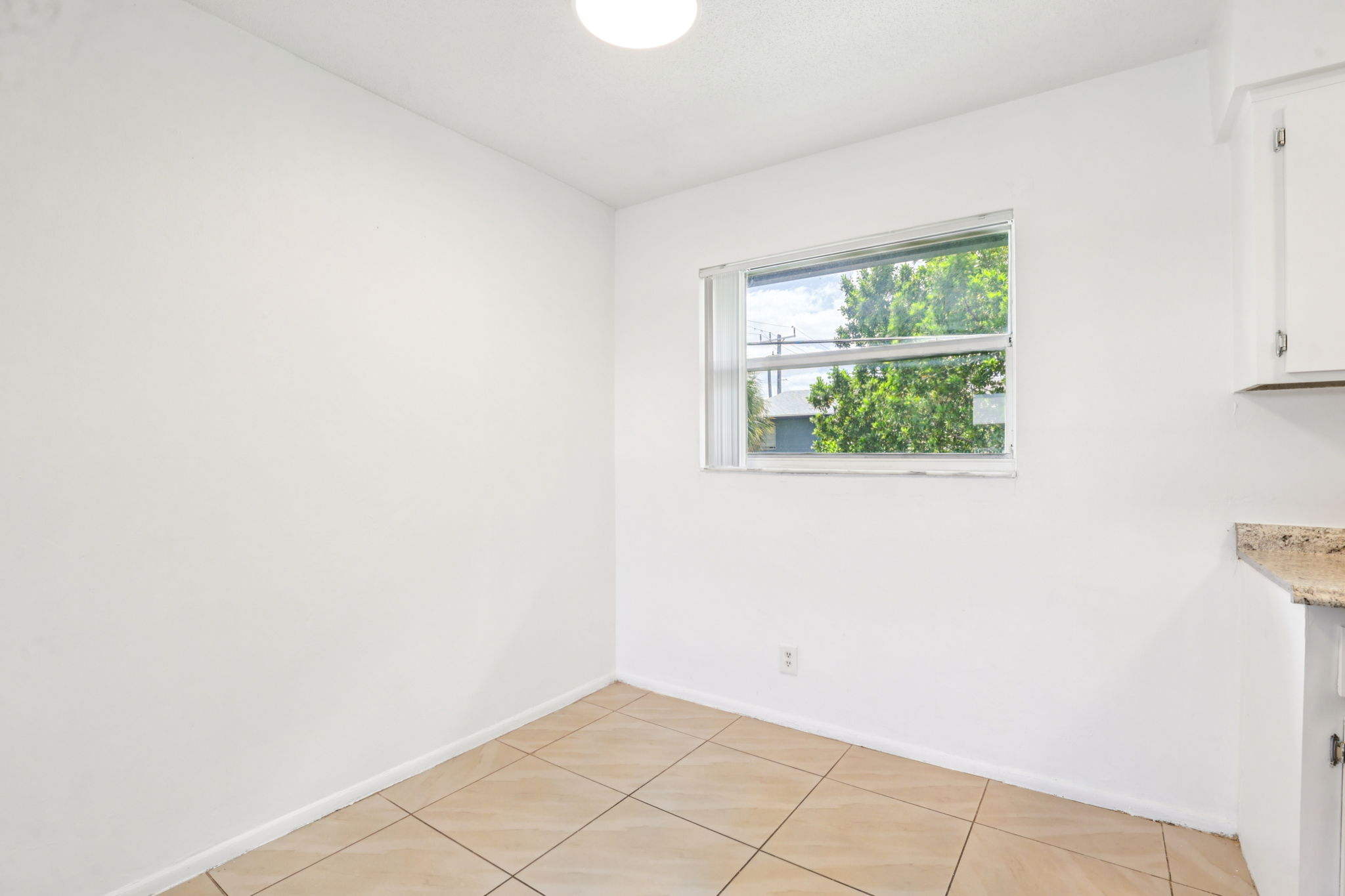 NE 38th St-Apt 14-S1704-011
