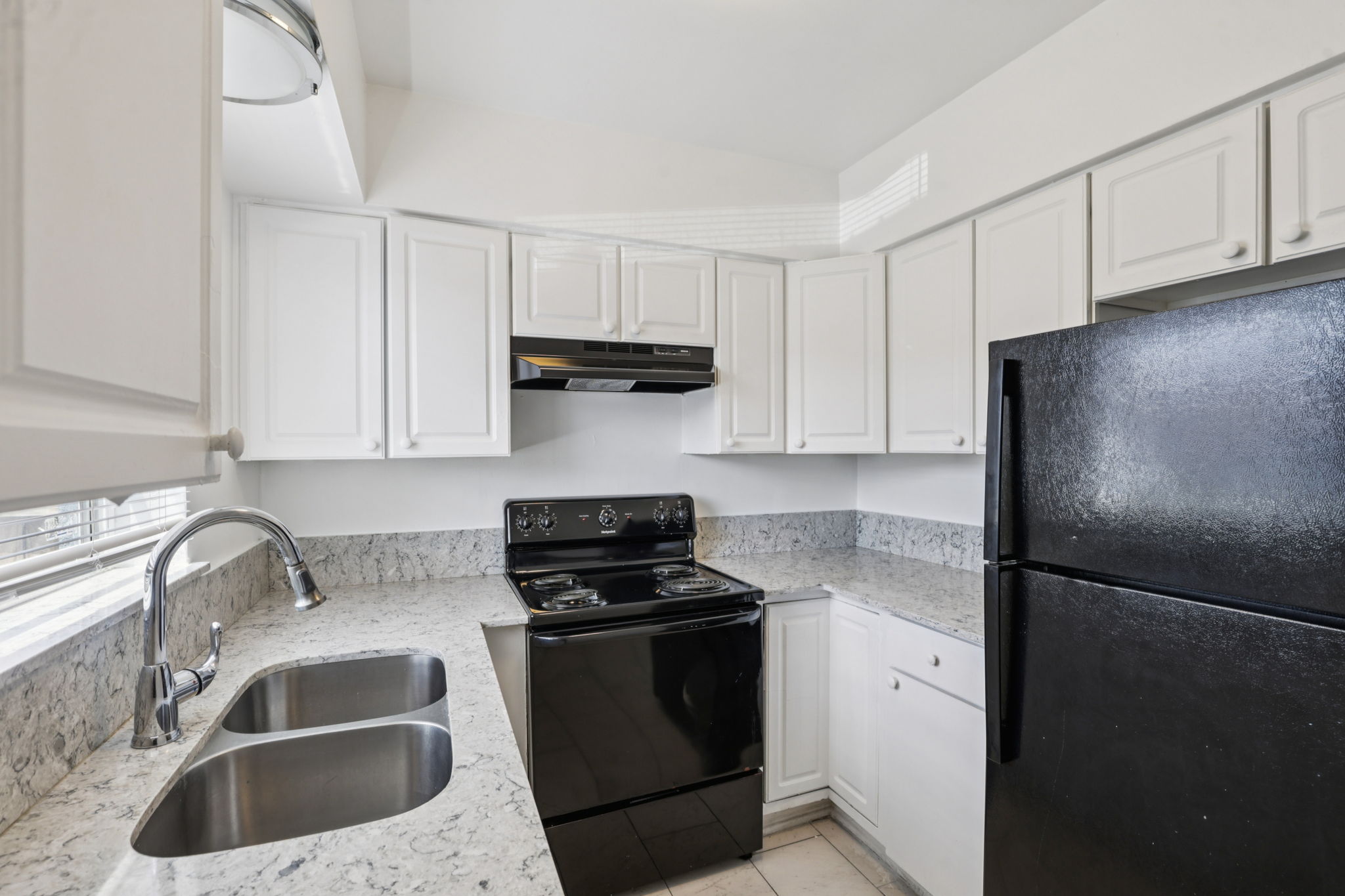 NE 38th St-Apt 35-S1704-009