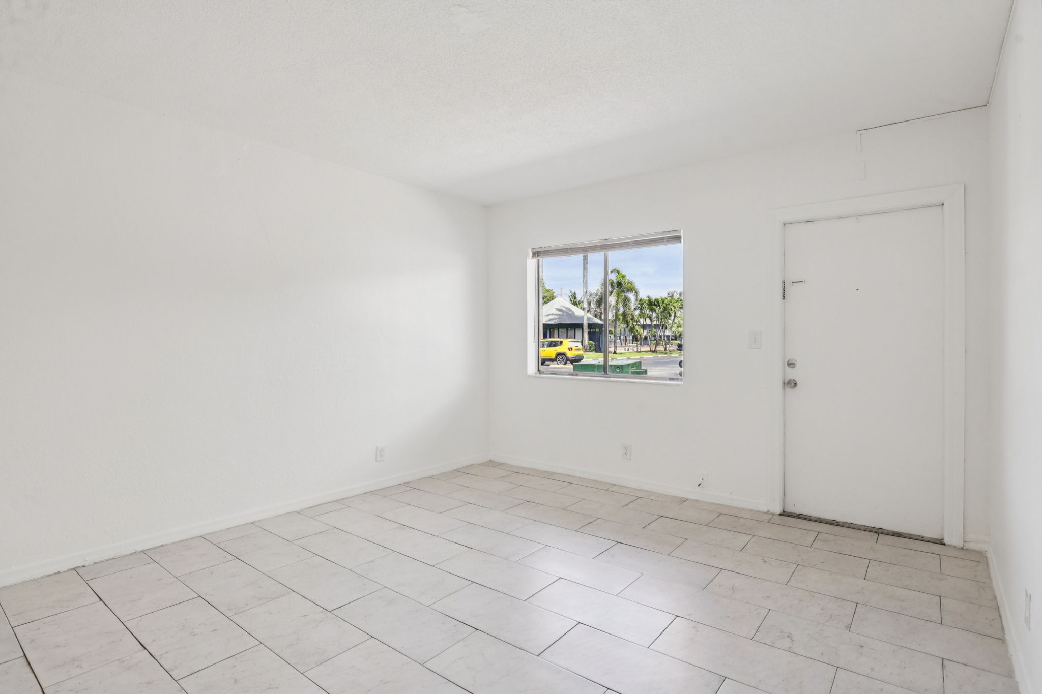 NE 38th St-Apt 35-S1704-011