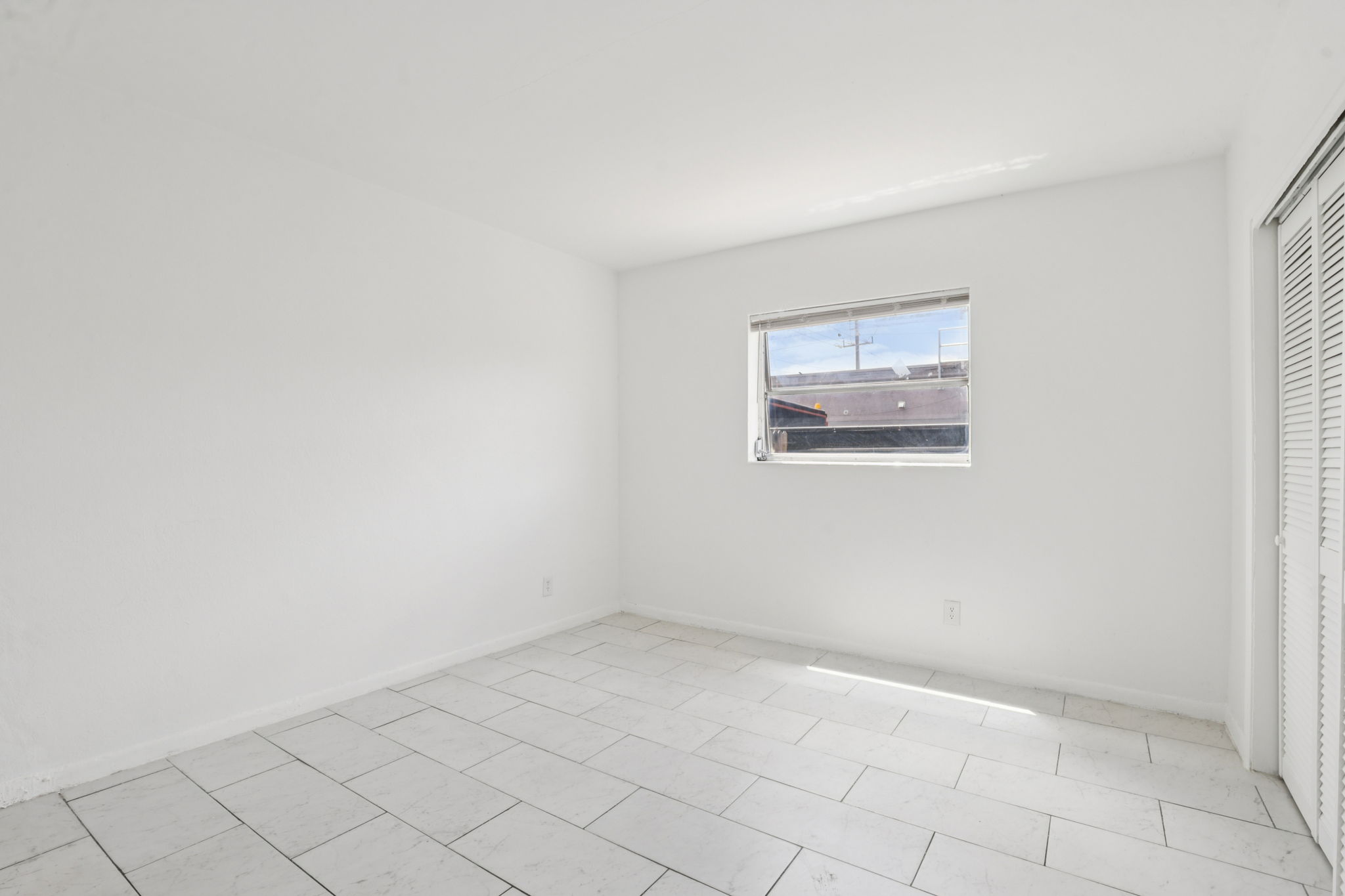 NE 38th St-Apt 35-S1704-015