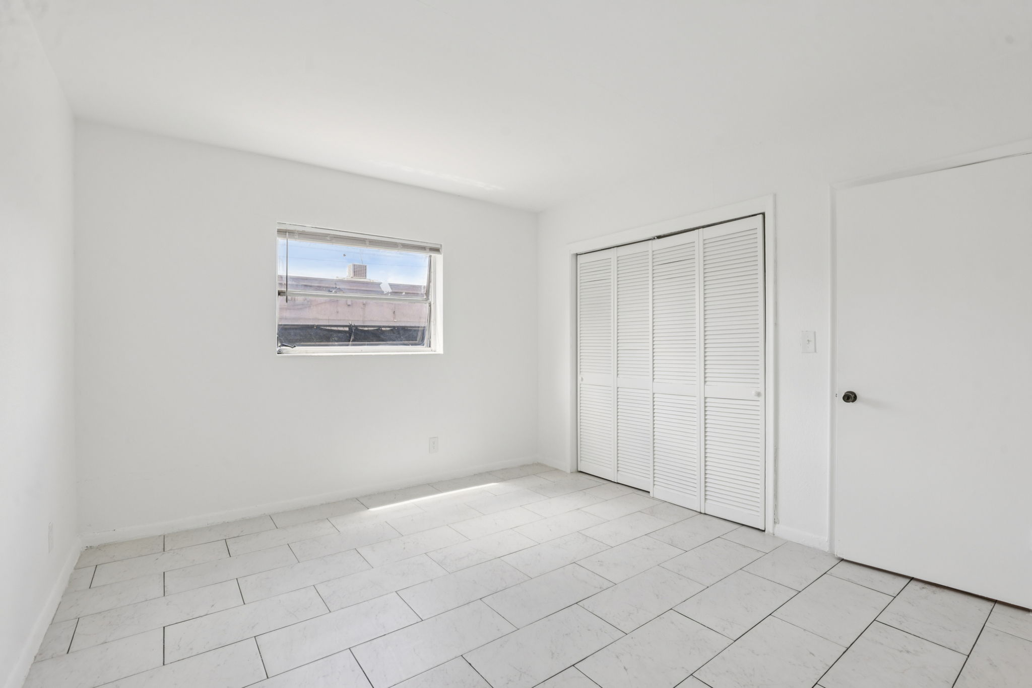 NE 38th St-Apt 35-S1704-016