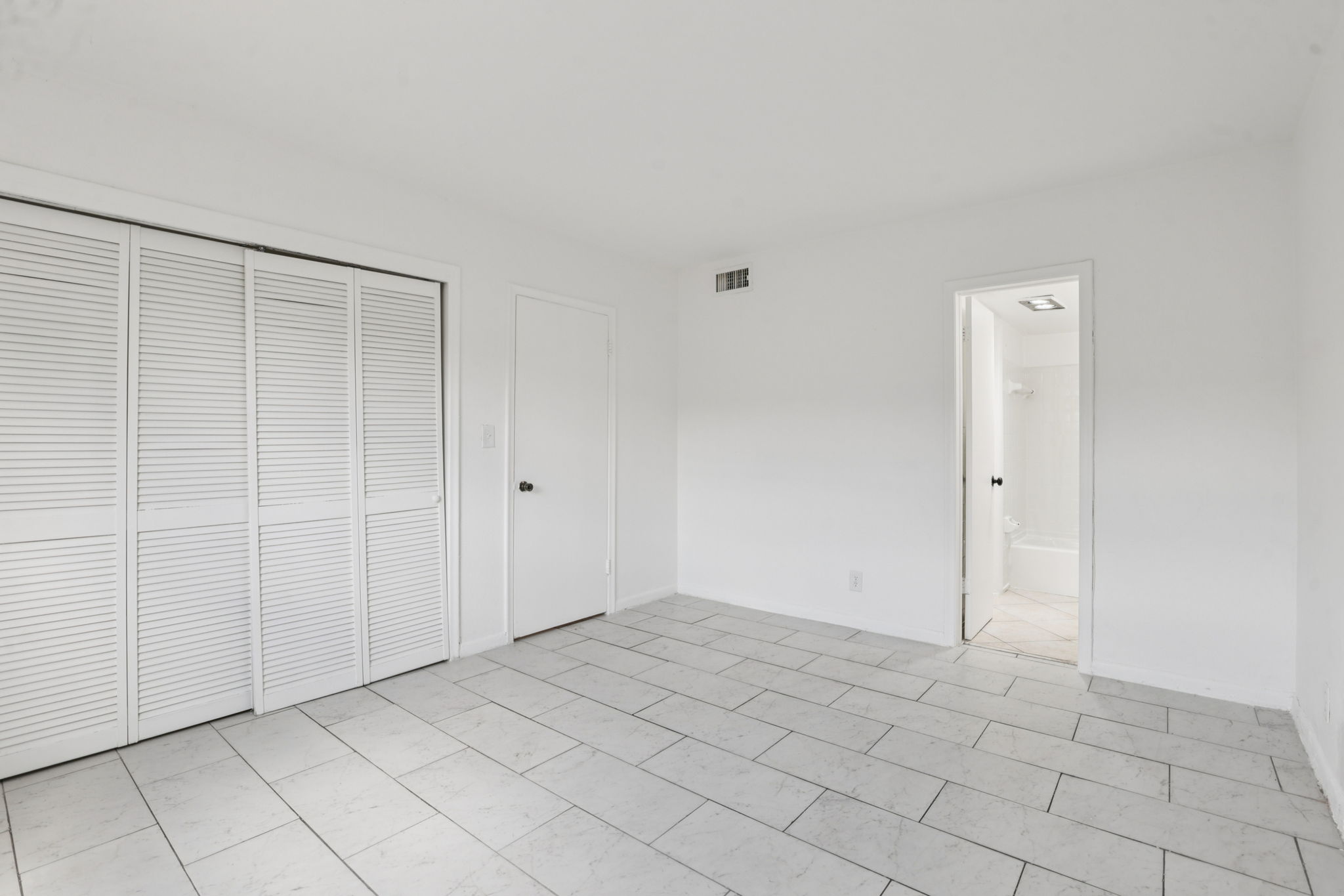 NE 38th St-Apt 35-S1704-017