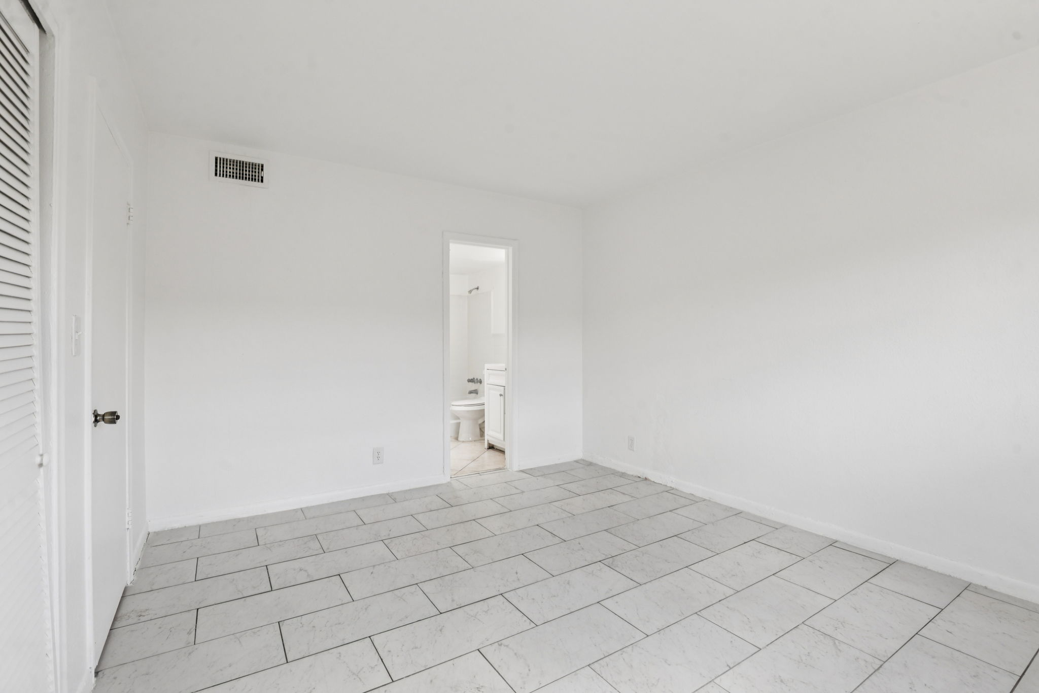 NE 38th St-Apt 35-S1704-018