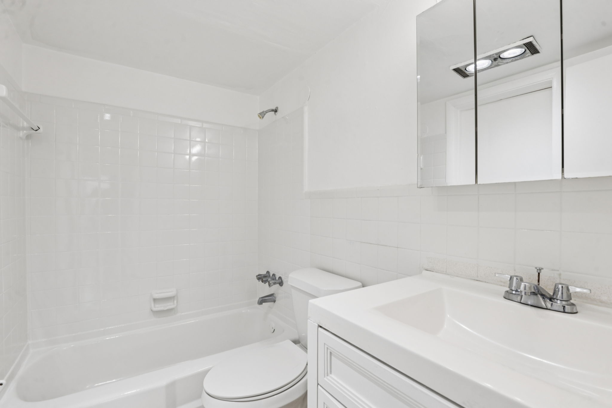 NE 38th St-Apt 35-S1704-019