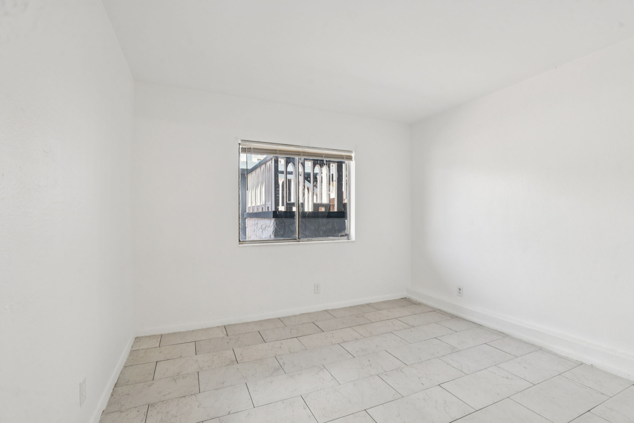 NE 38th St-Apt 35-S1704-023