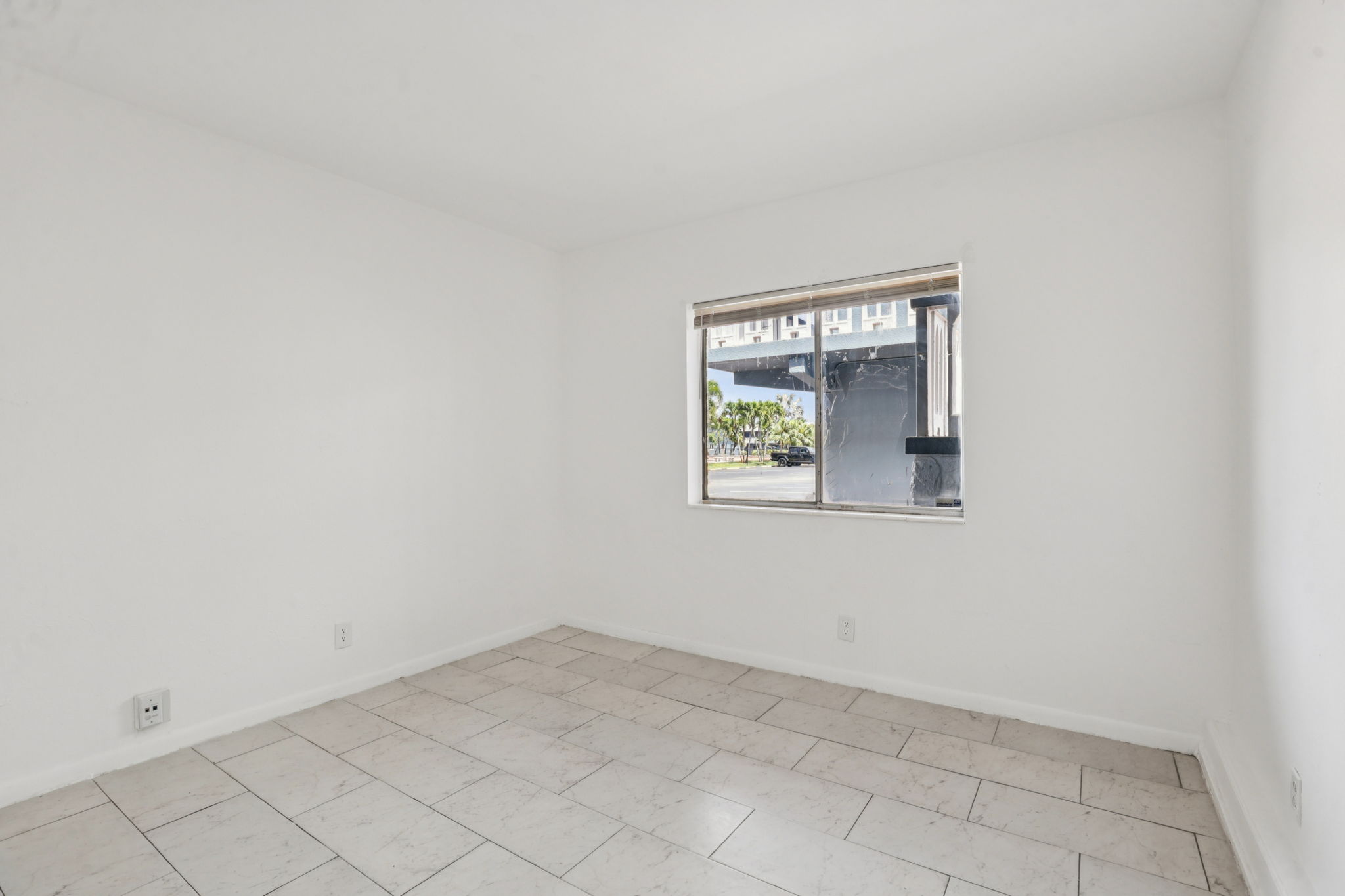 NE 38th St-Apt 35-S1704-027