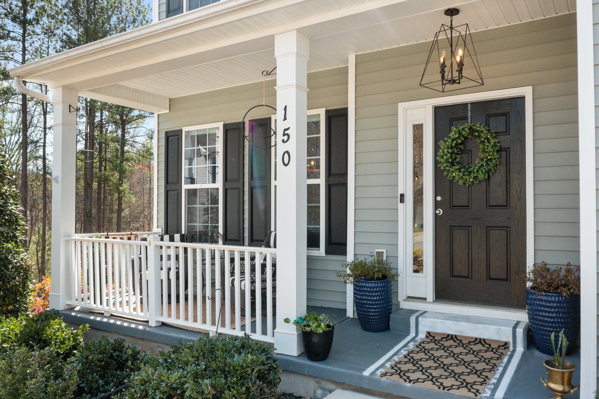 Front Porch/Entrance