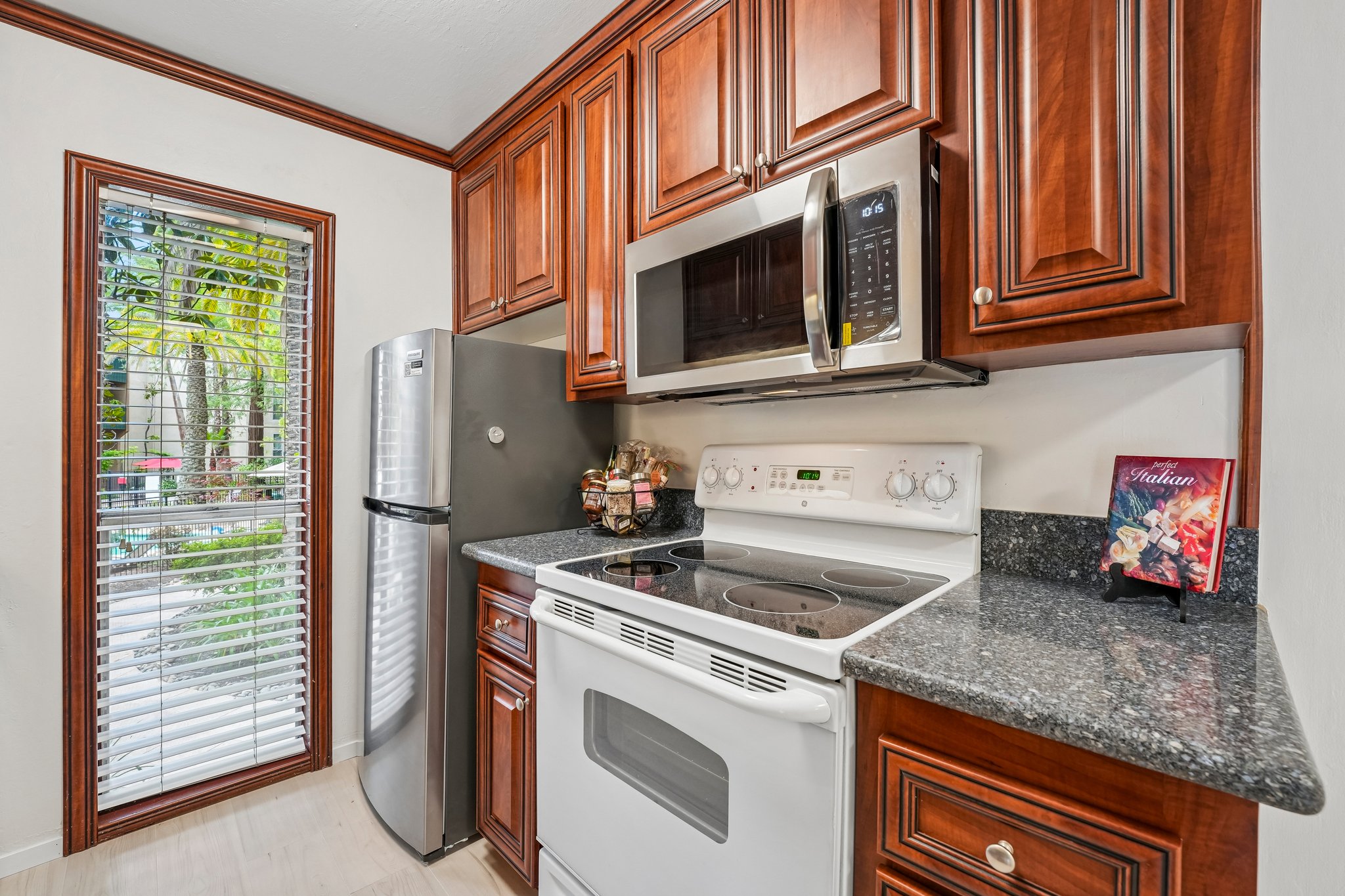 Sharene Ln 103-S0505-015.jpg