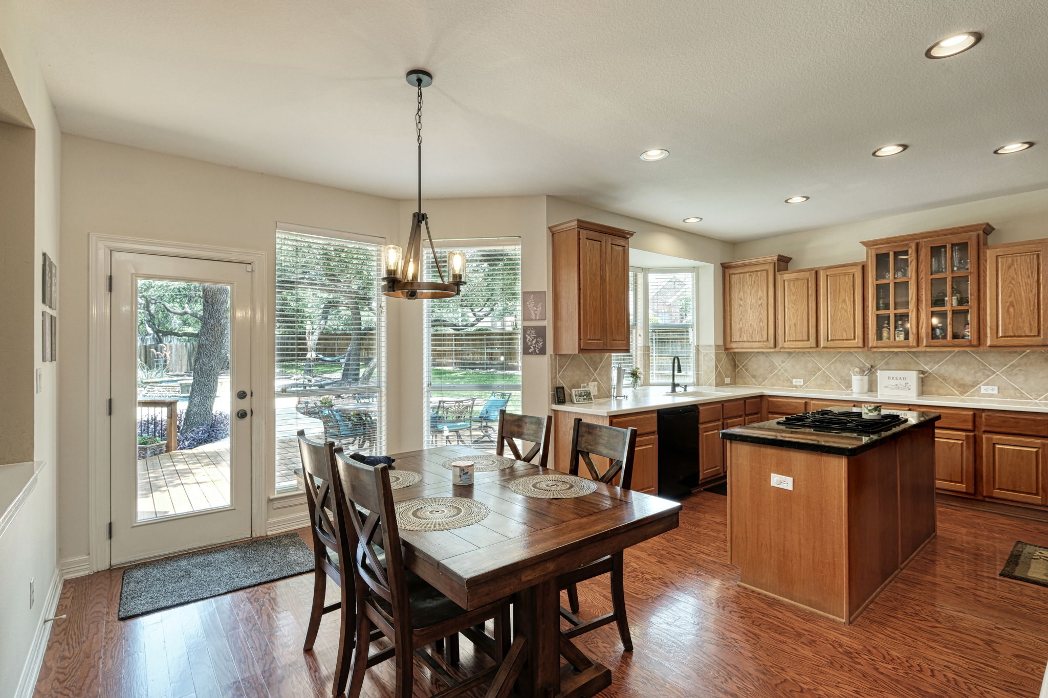 Eating Area/Kitchen