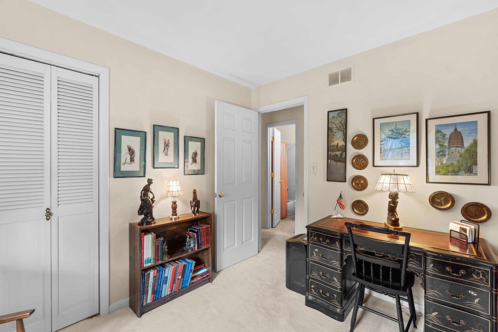 17. Office-upper bedroom.jpg