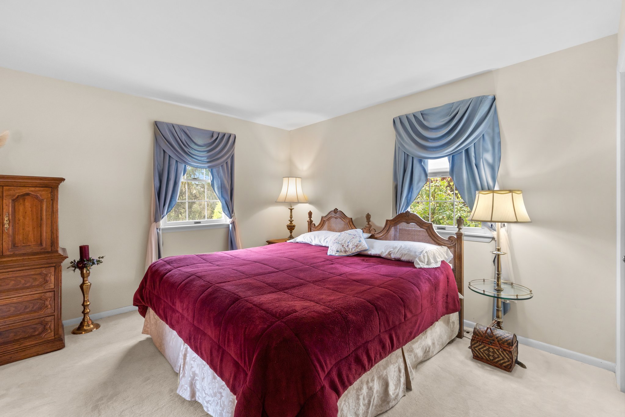 21. Upper bedroom.jpg