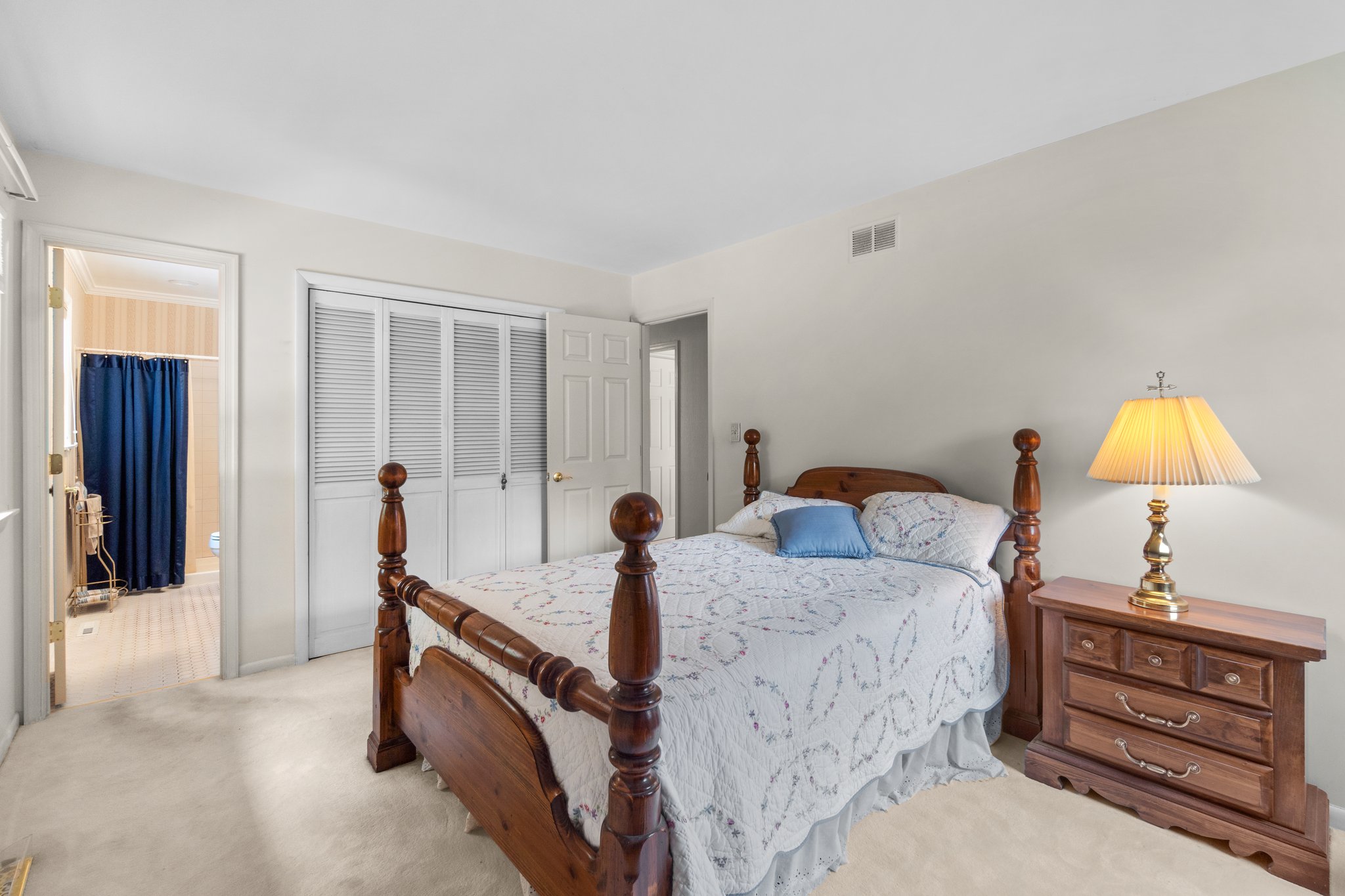 24. Upper bedroom.jpg