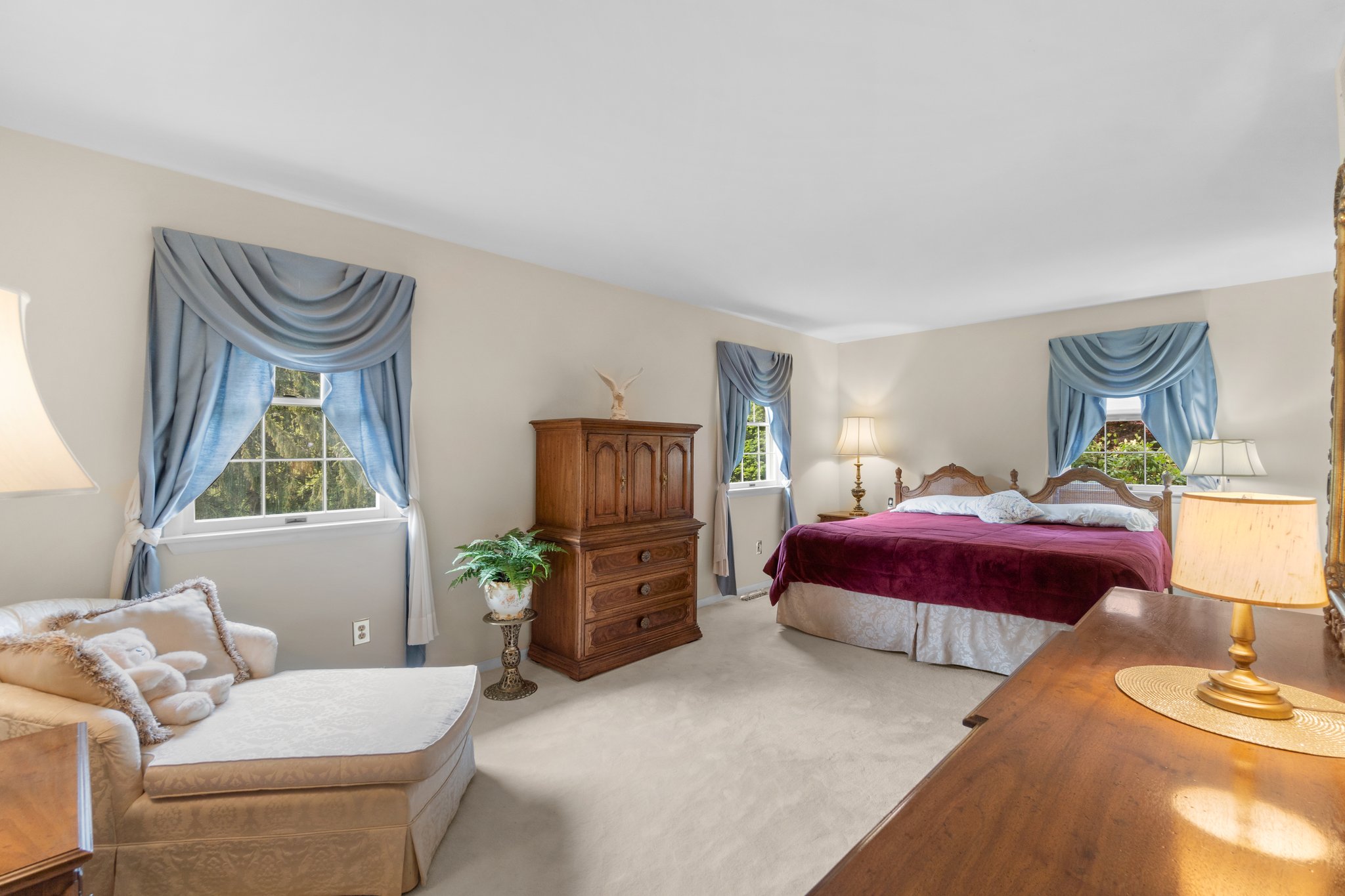 19. Upper bedroom.jpg