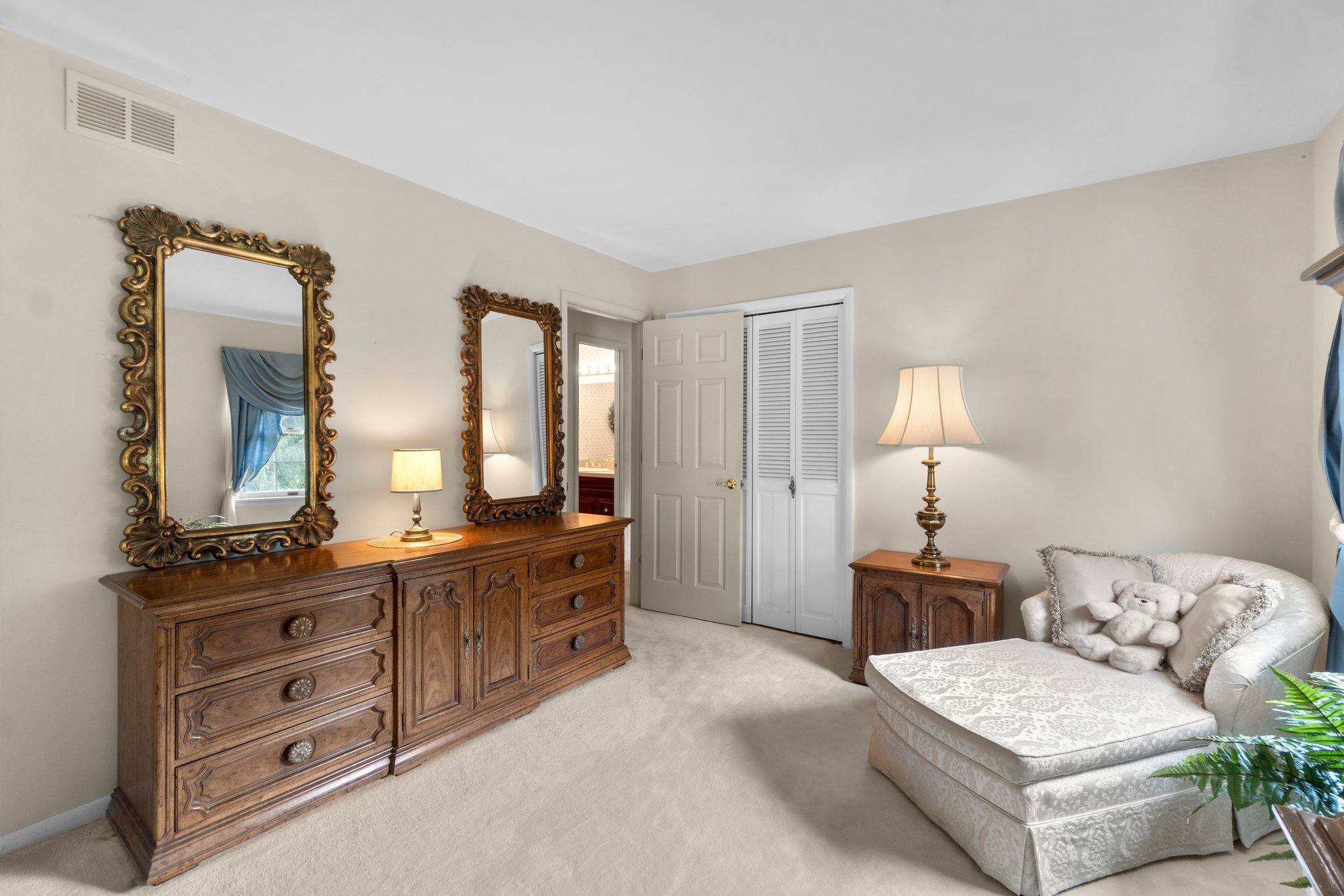 20. Upper bedroom.jpg