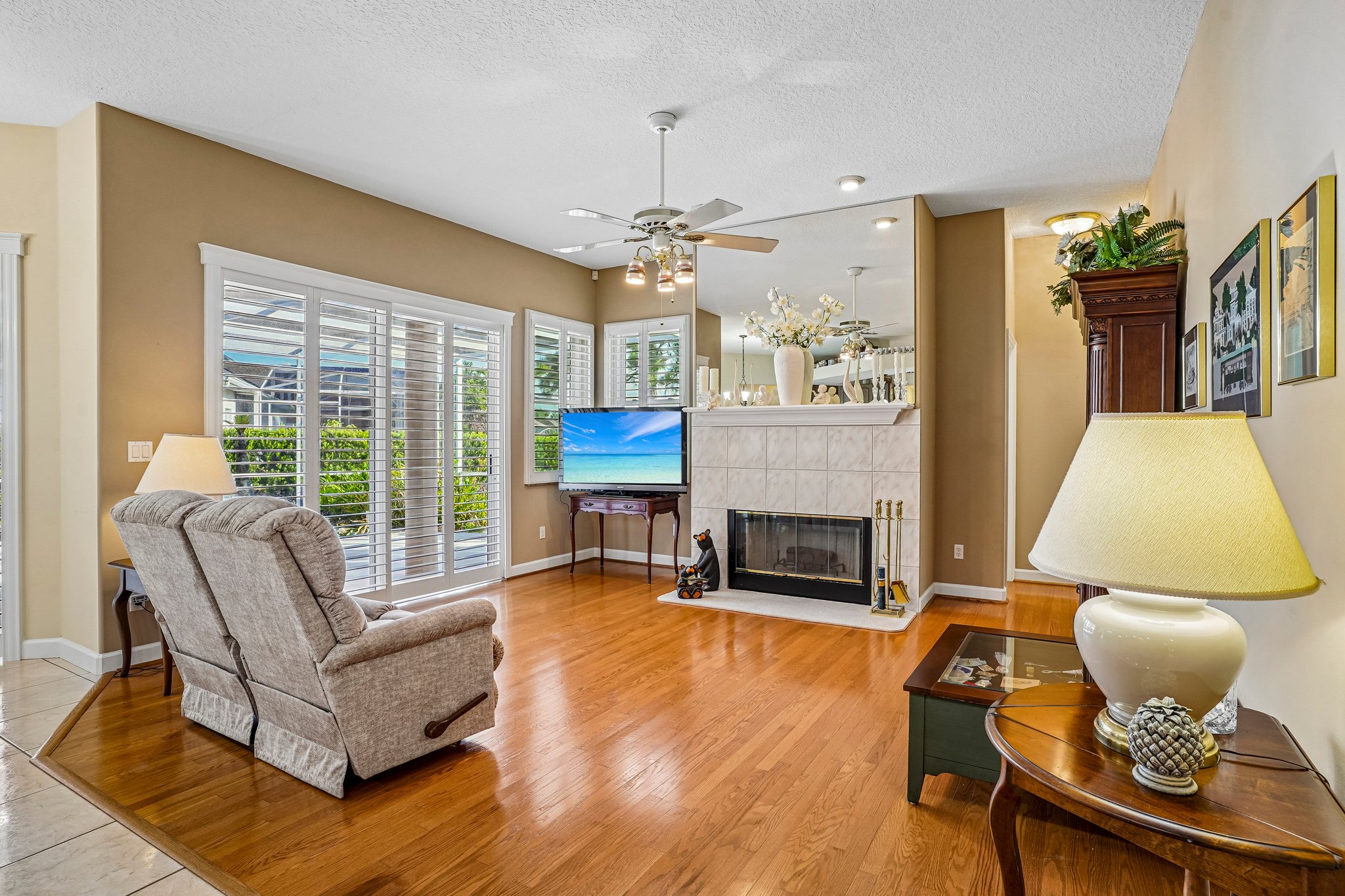 Edgewater Dr-S2909-009.jpg