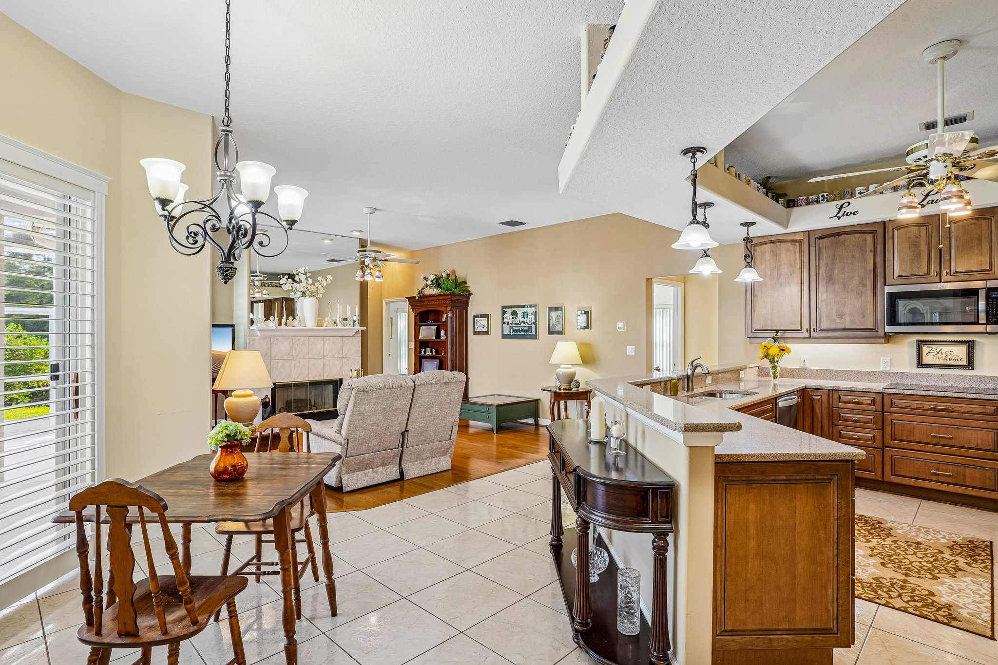 Edgewater Dr-S2909-011.jpg