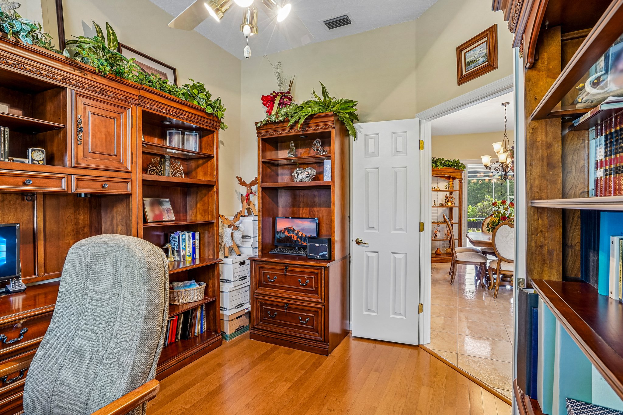 Edgewater Dr-S2909-023.jpg