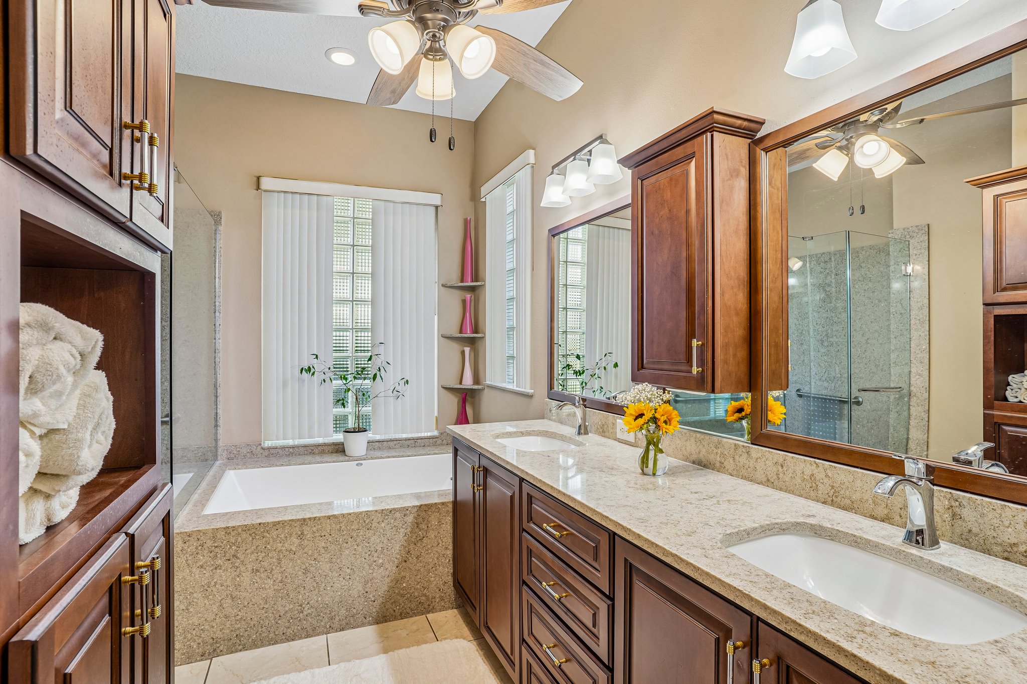 Edgewater Dr-S2909-027.jpg
