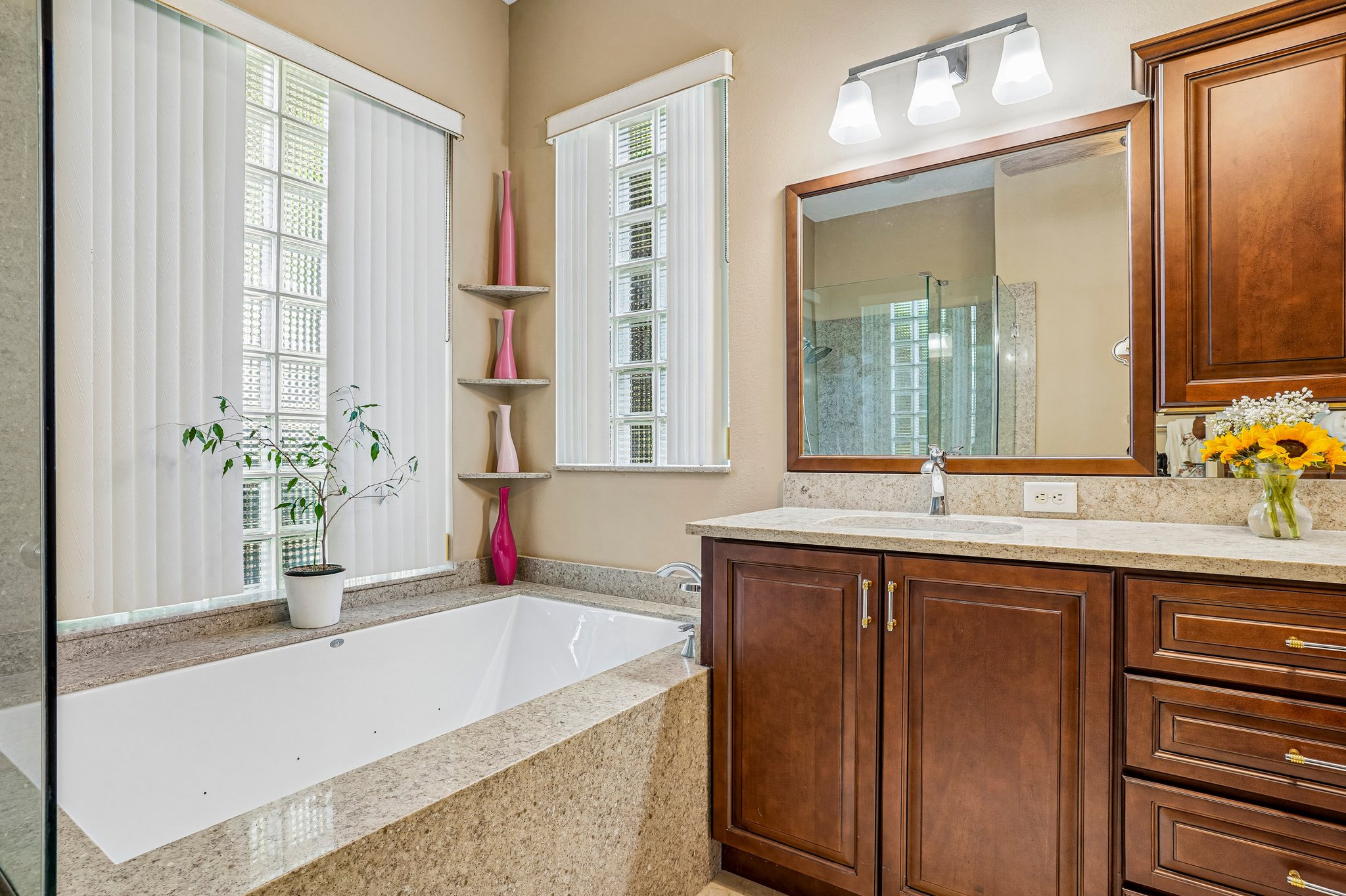 Edgewater Dr-S2909-029.jpg