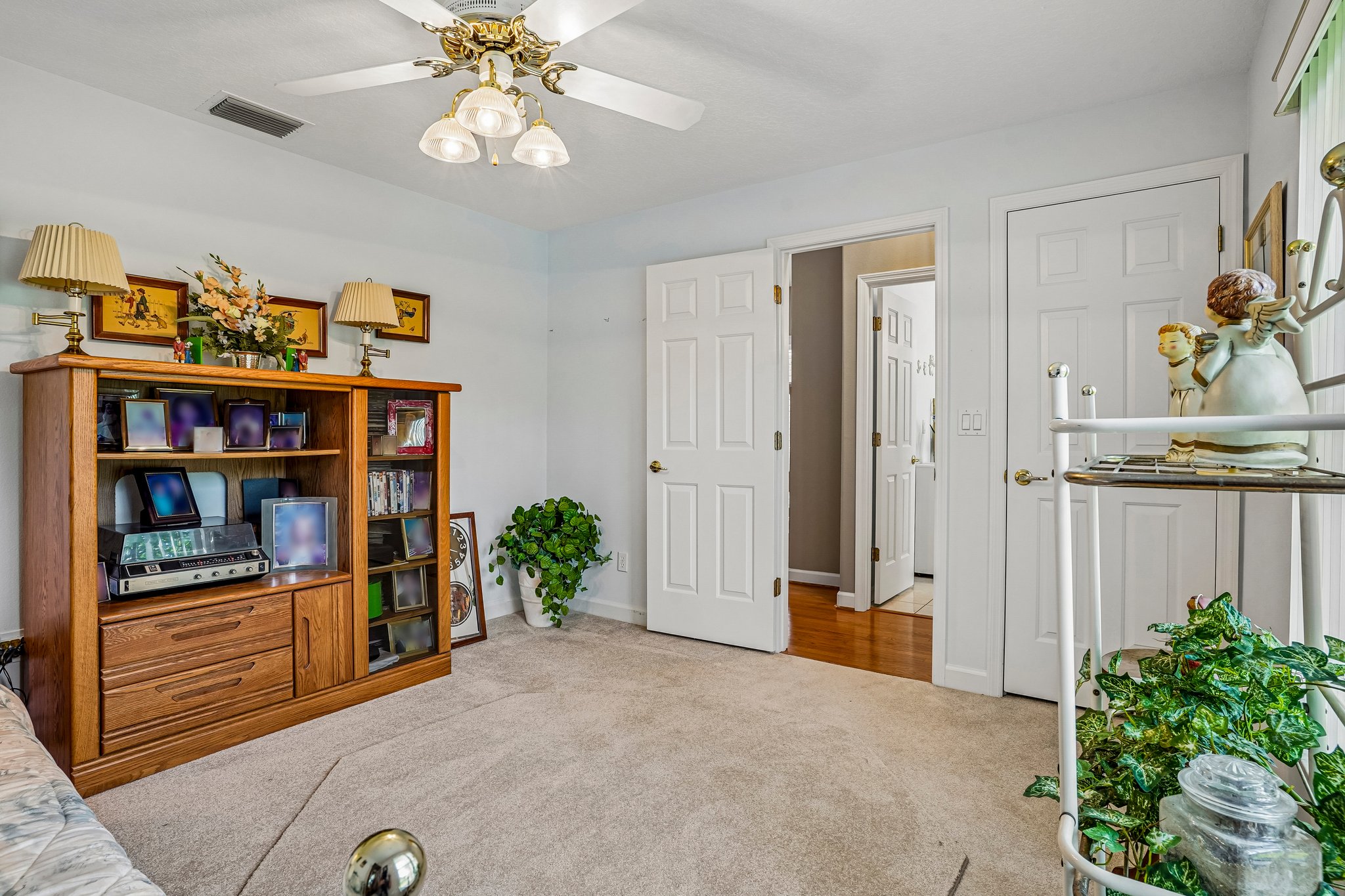Edgewater Dr-S2909-031.jpg