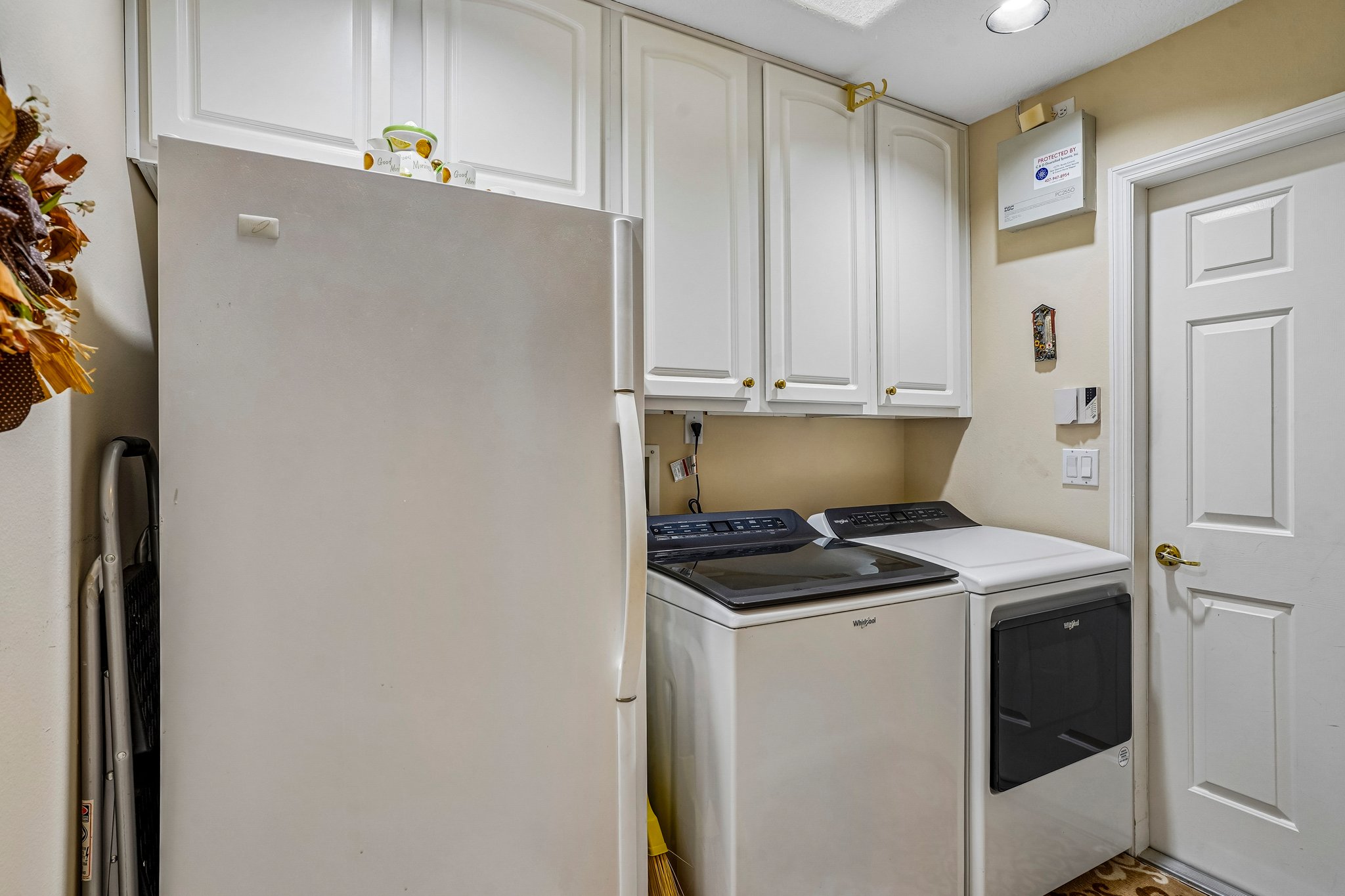 Edgewater Dr-S2909-040.jpg