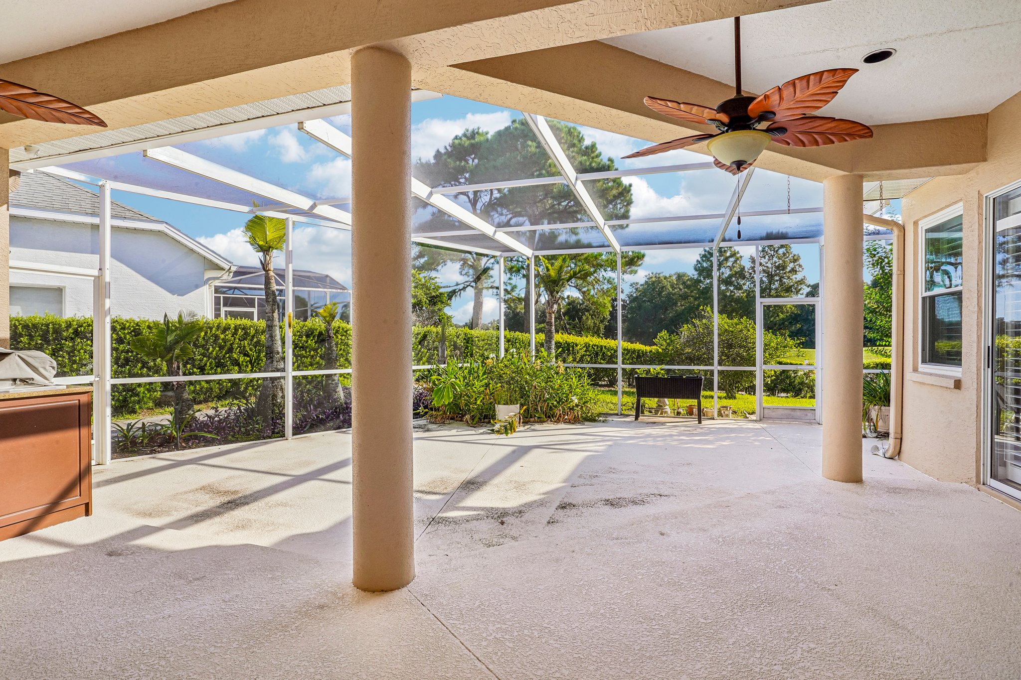 Edgewater Dr-S2909-042.jpg