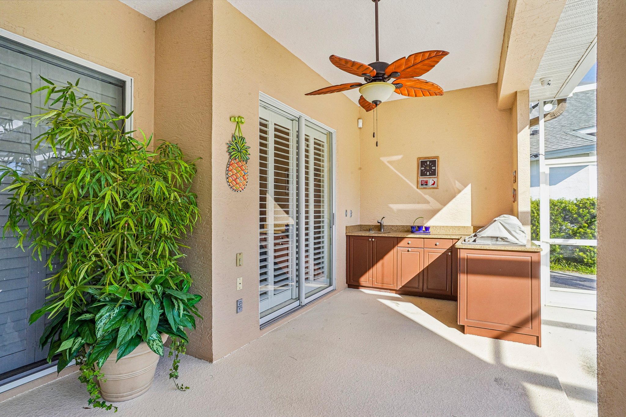 Edgewater Dr-S2909-043.jpg