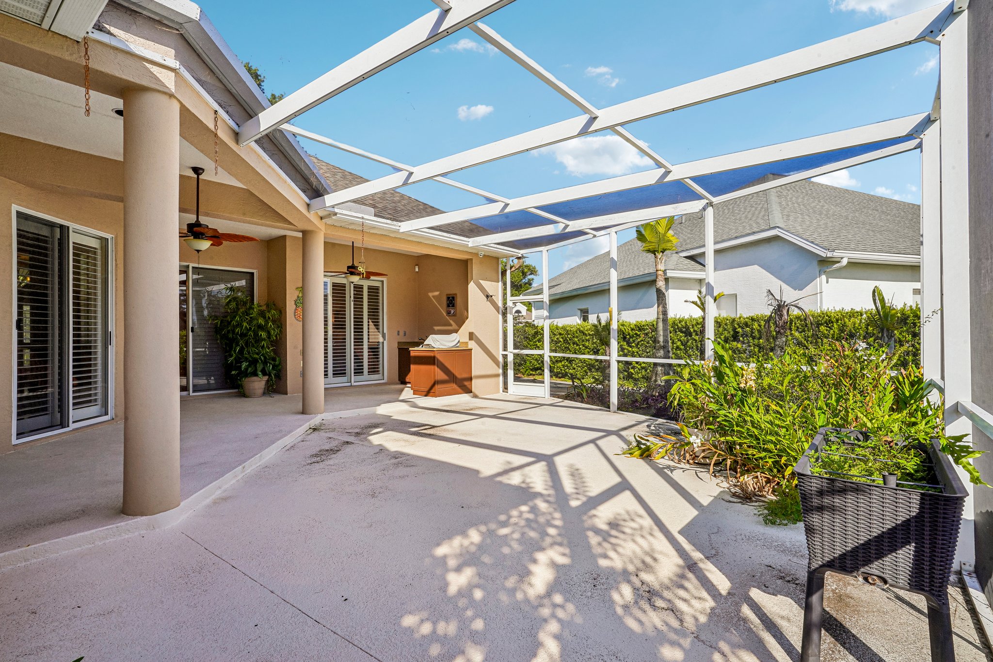Edgewater Dr-S2909-045.jpg