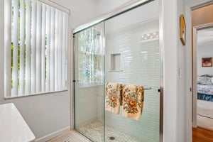 Edgewater Dr-S2909-033.jpg