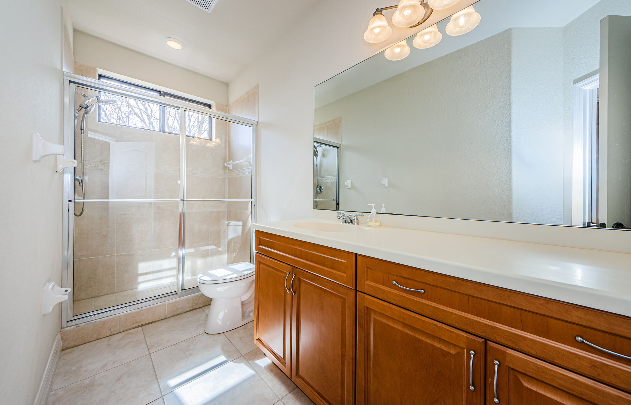 Main Level Bathroom 2a
