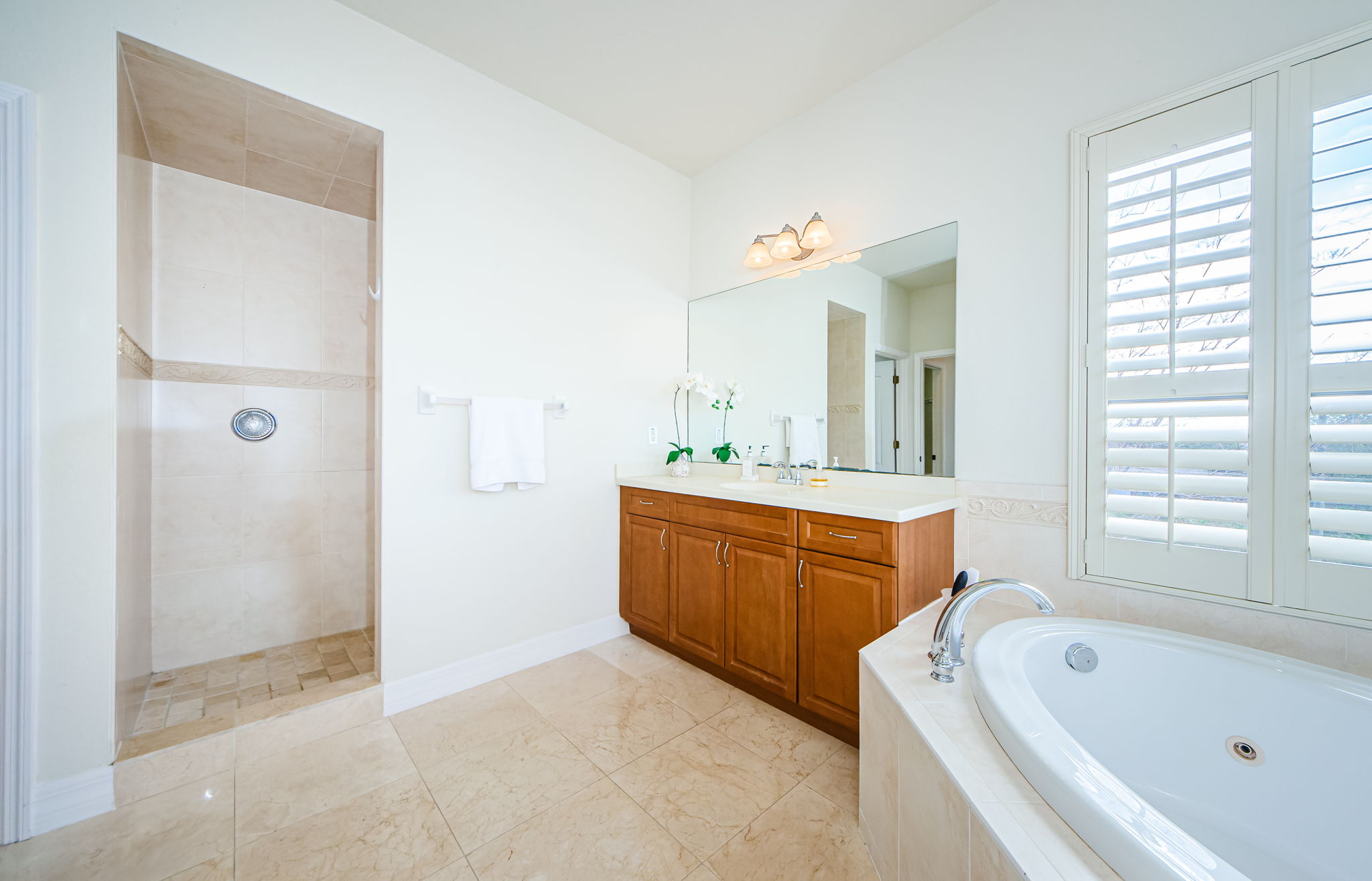 Upper Level Master Bathroom 1c