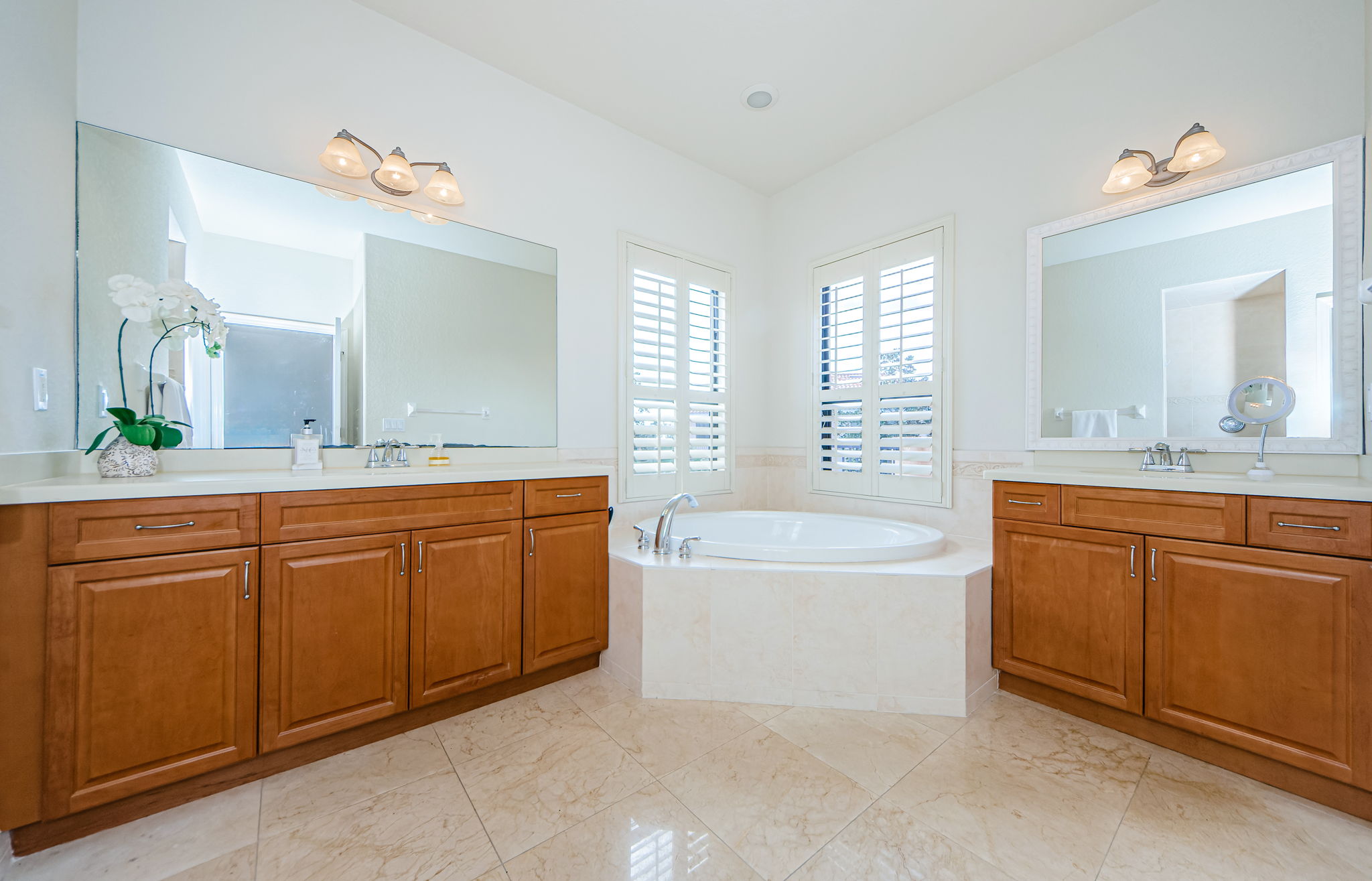 Upper Level Master Bathroom 1a