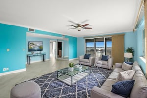 DSC05084 virtually staged.jpeg