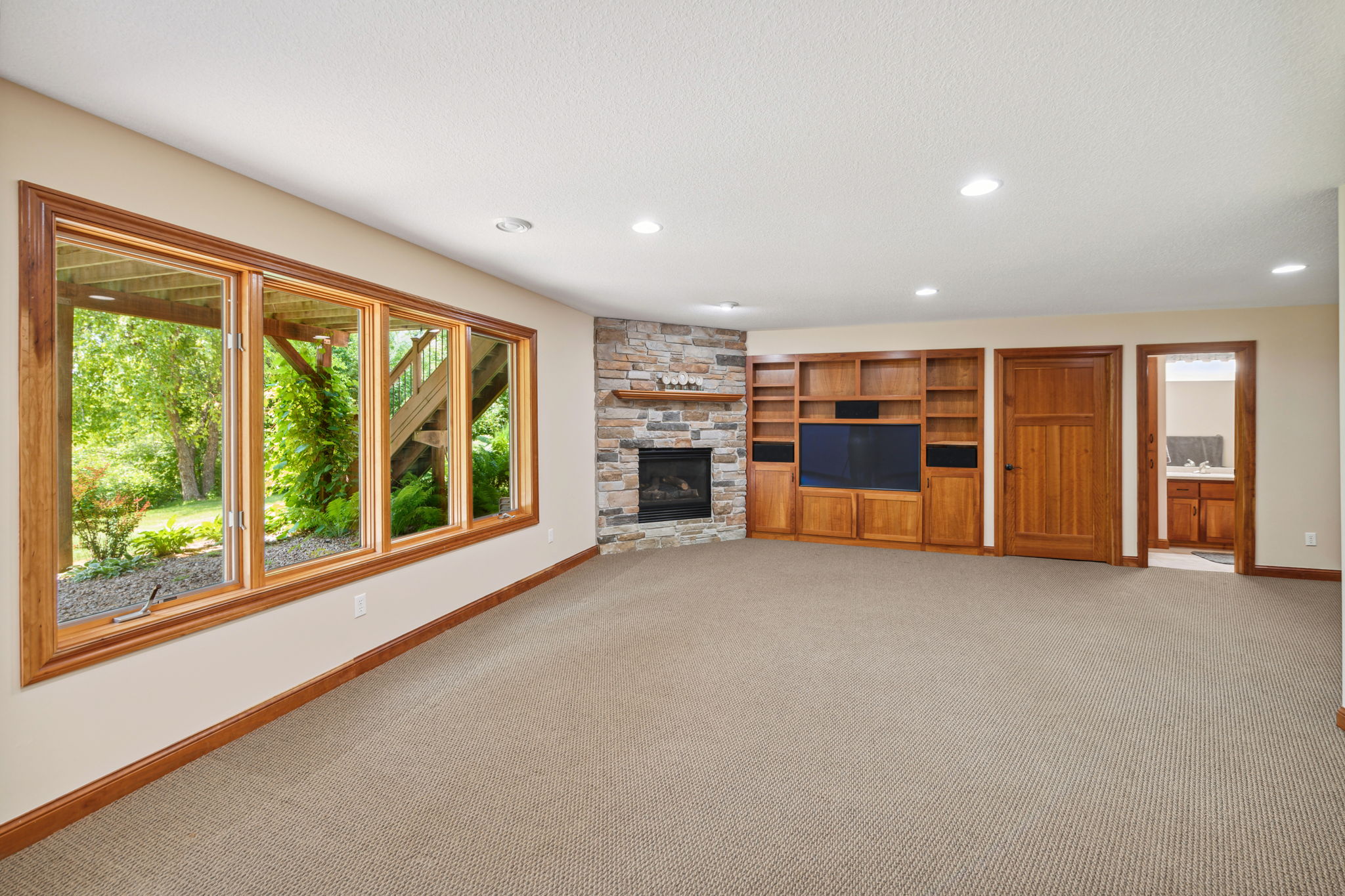 24_Interior