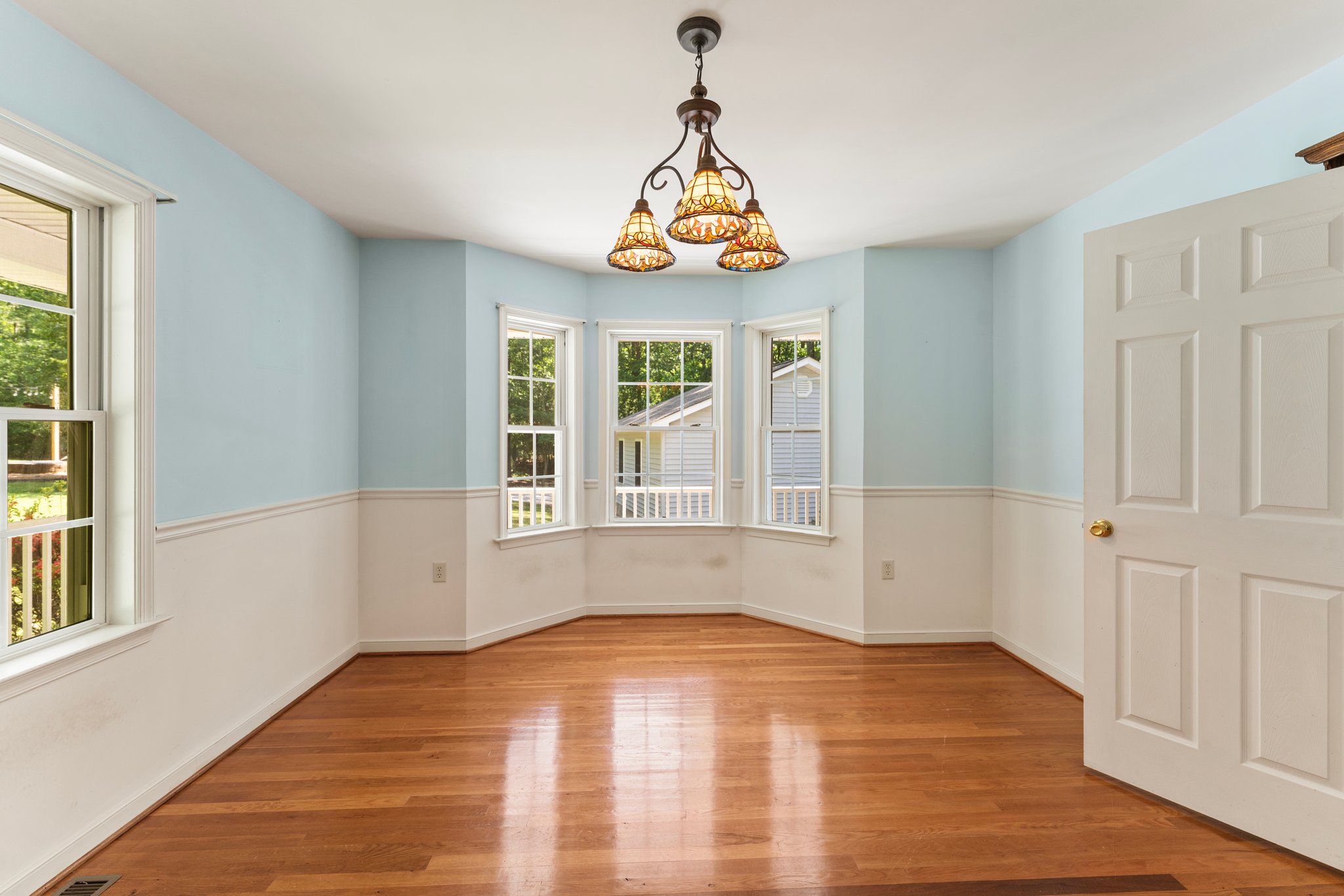 dining room entry from kitchen