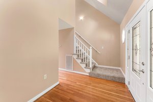 landing and stairs to 2nd level