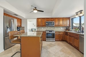 Creek Bend Dr-2904-028.jpg