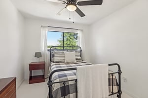 Creek Bend Dr-2904-035.jpg