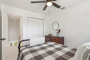 Creek Bend Dr-2904-036.jpg