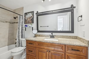Creek Bend Dr-2904-038.jpg