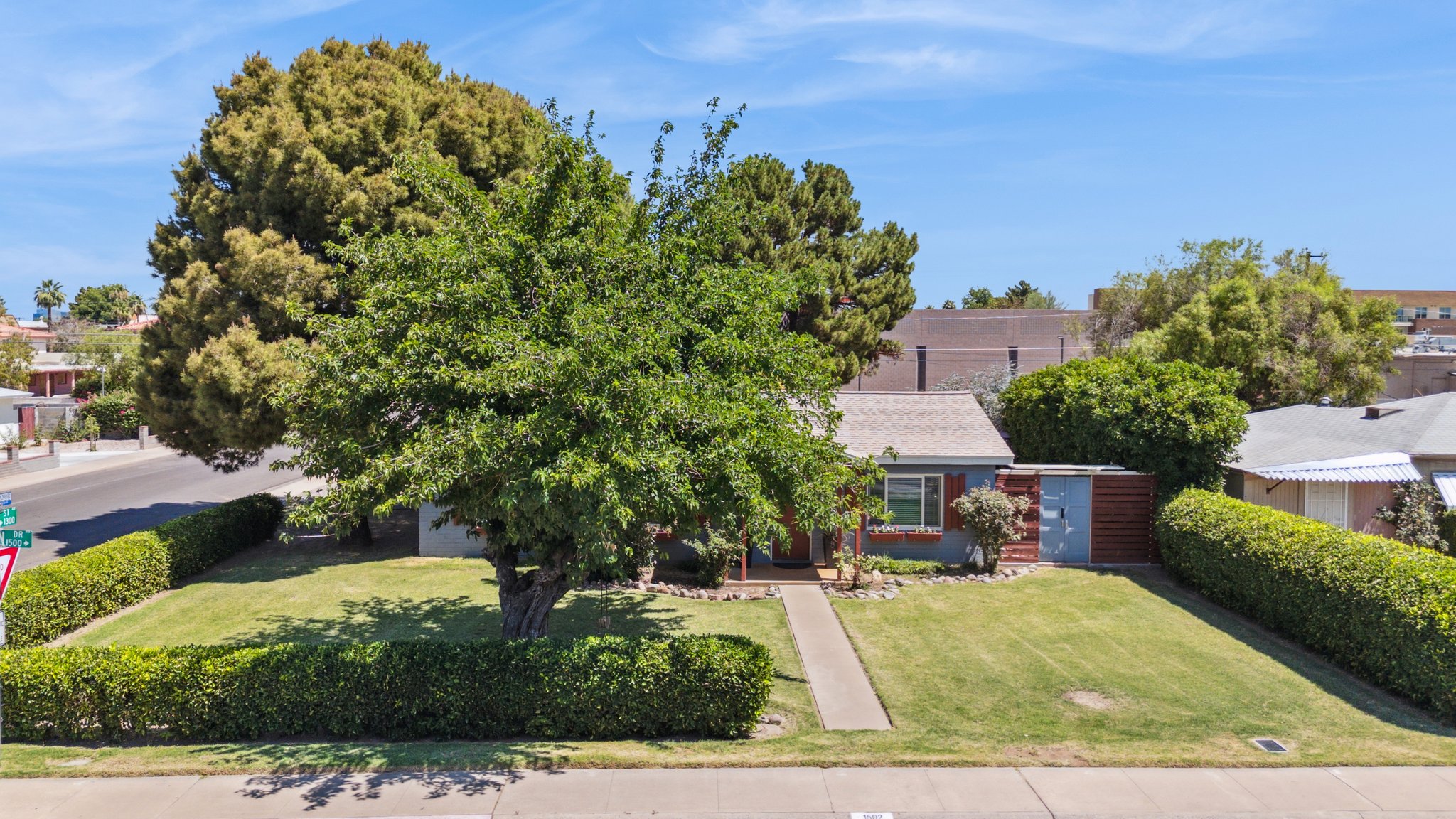 1502 E Hudson Dr - 002.jpg