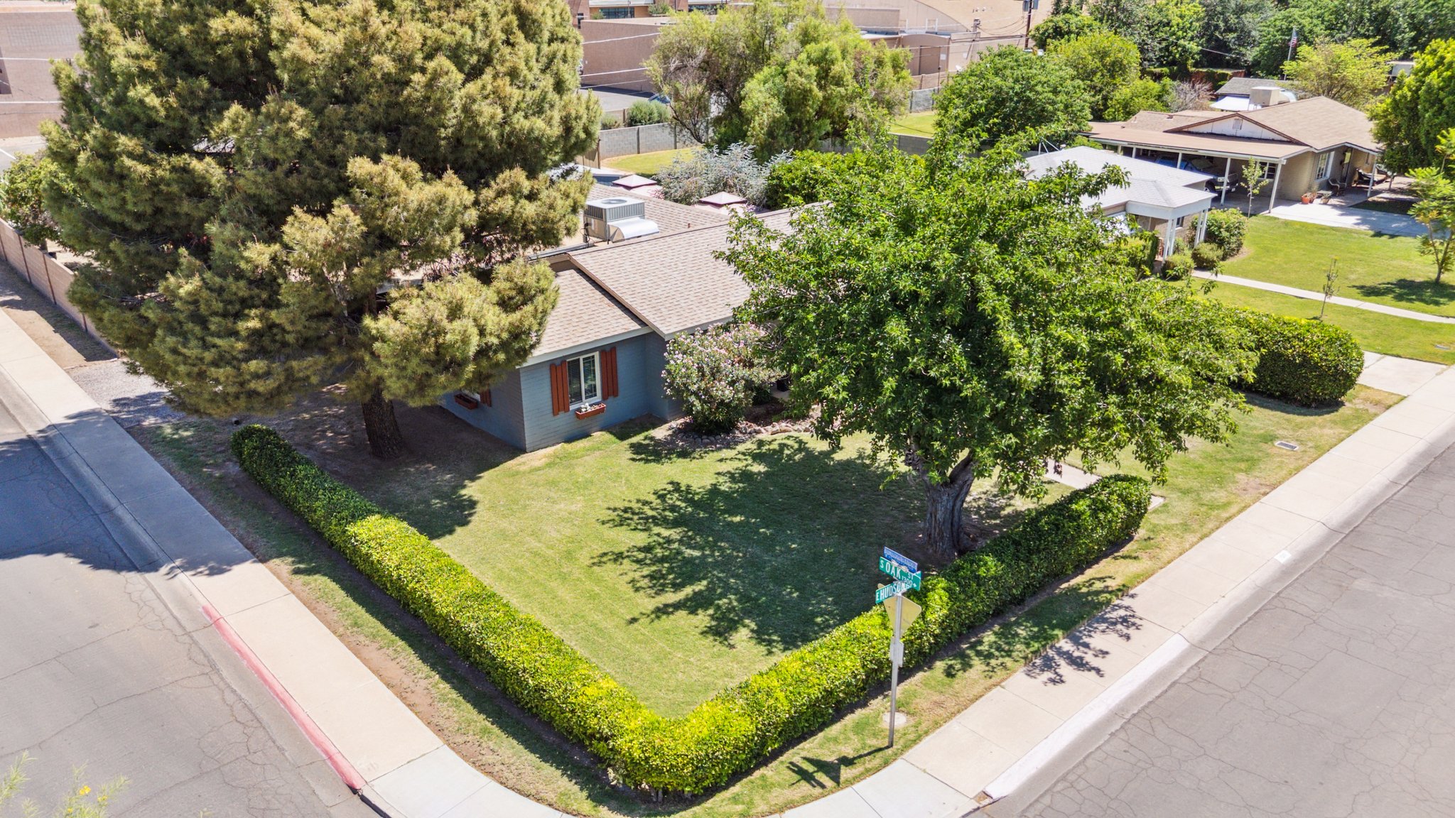 1502 E Hudson Dr - 003.jpg