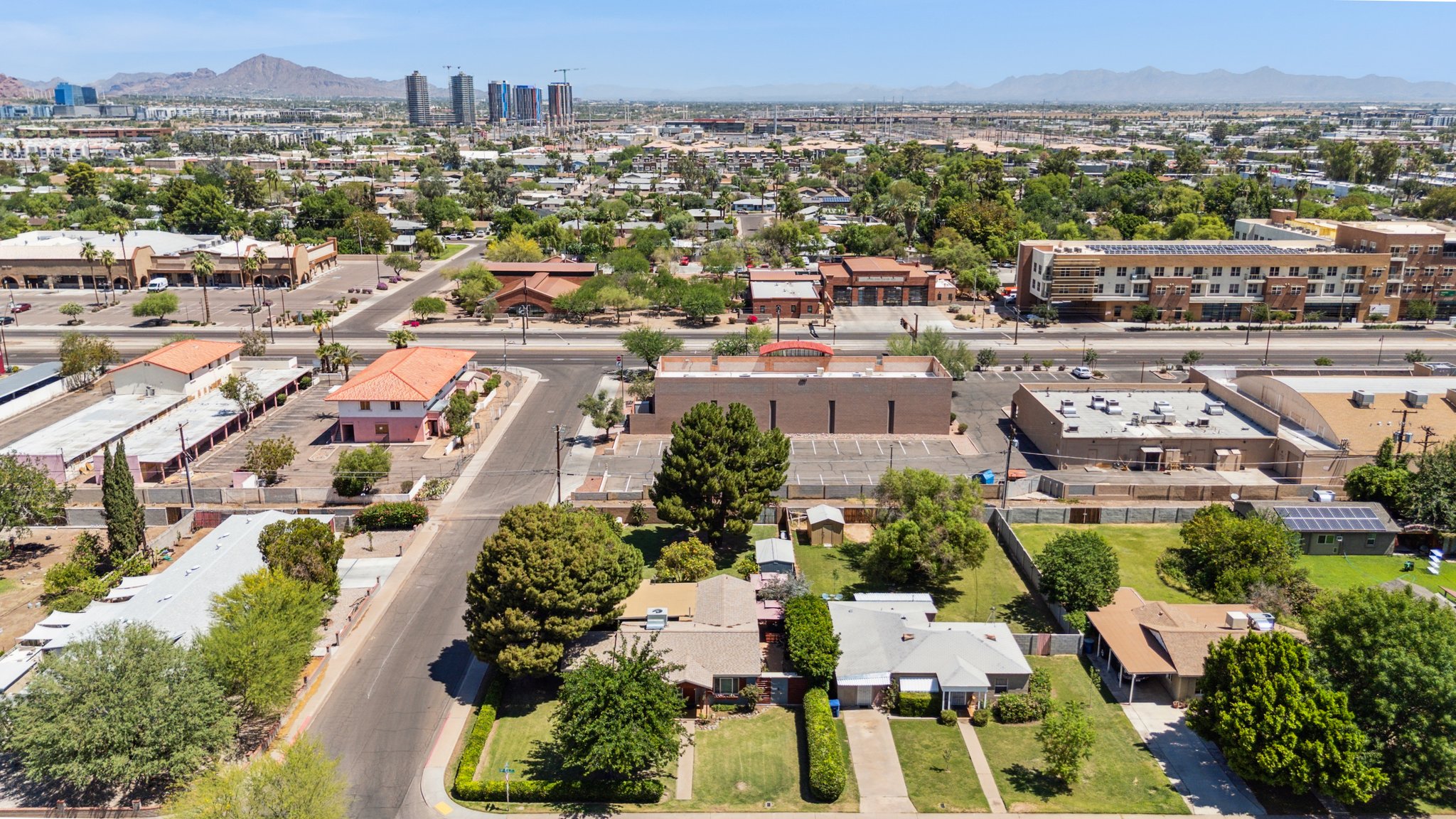 1502 E Hudson Dr - 008.jpg