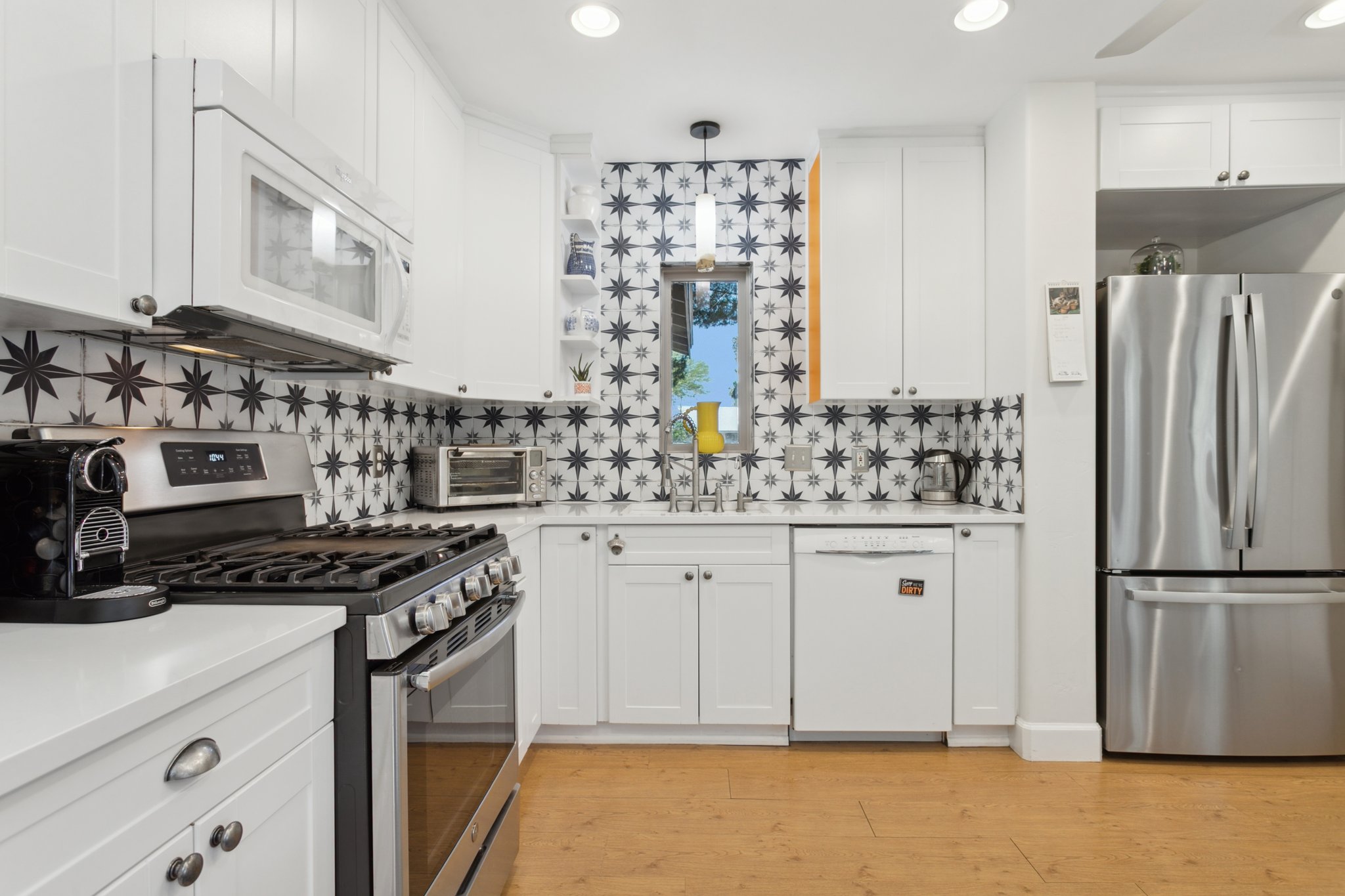 1502 E Hudson Dr - 005.jpg