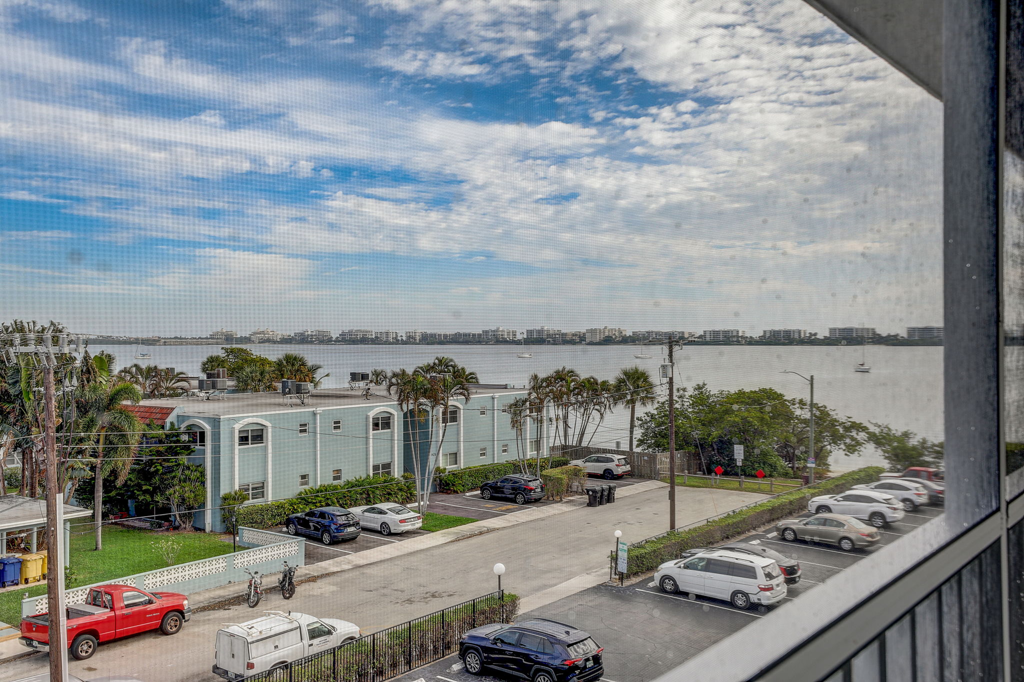 S Lakeside Dr 401-022